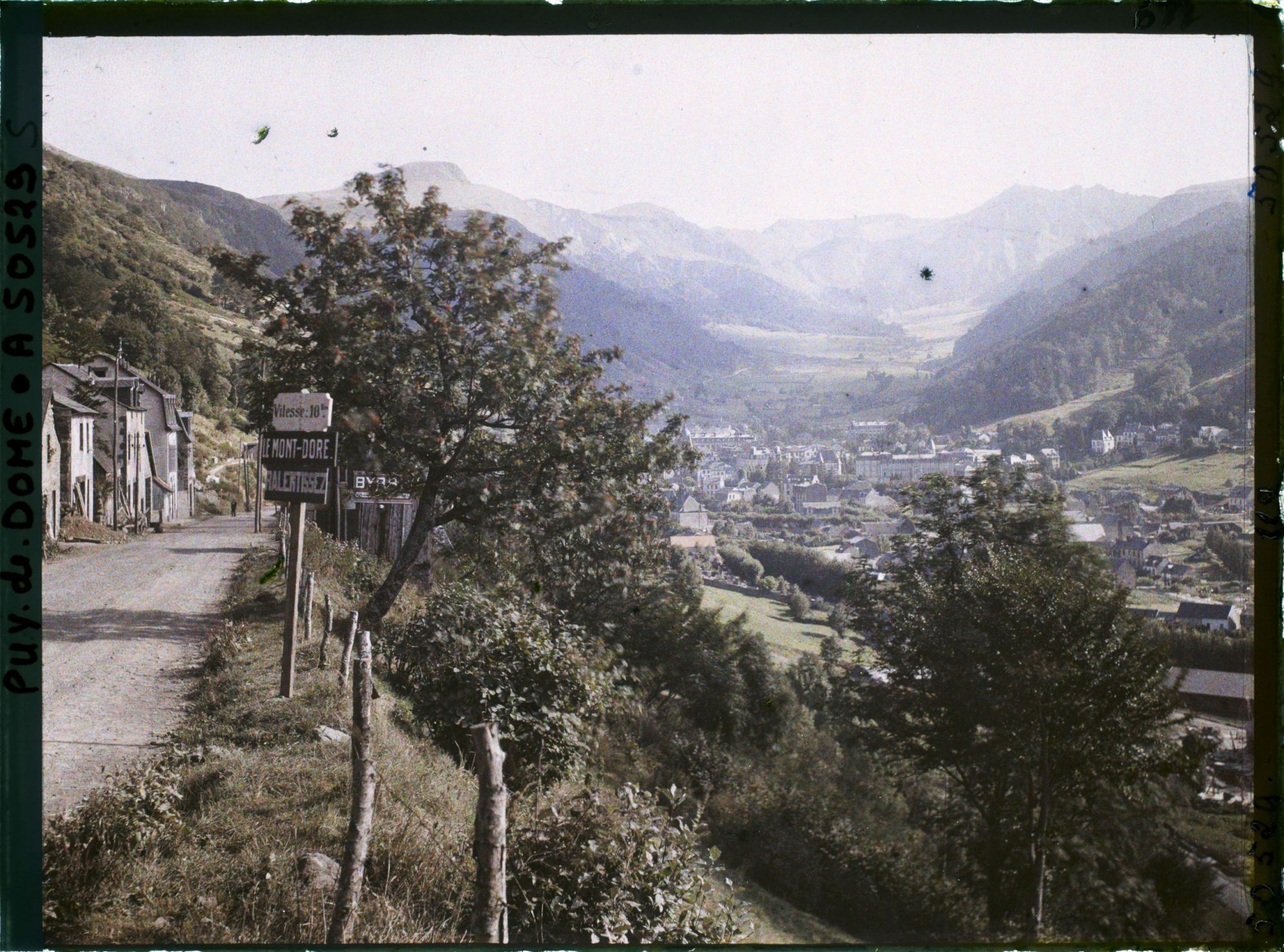 Image représentant France, Mont Dore, La route de Clermont et le Mont Dore