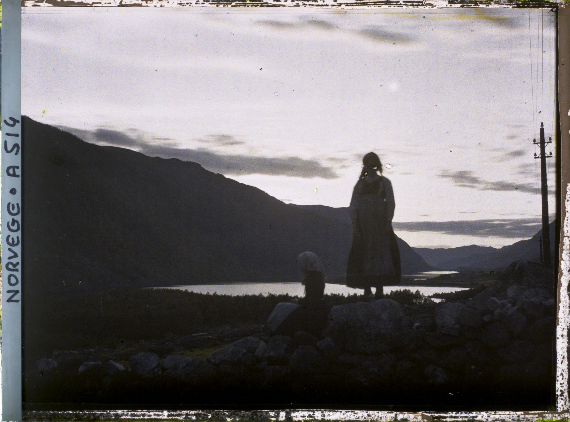 Image représentant Silhouettes de jeunes filles