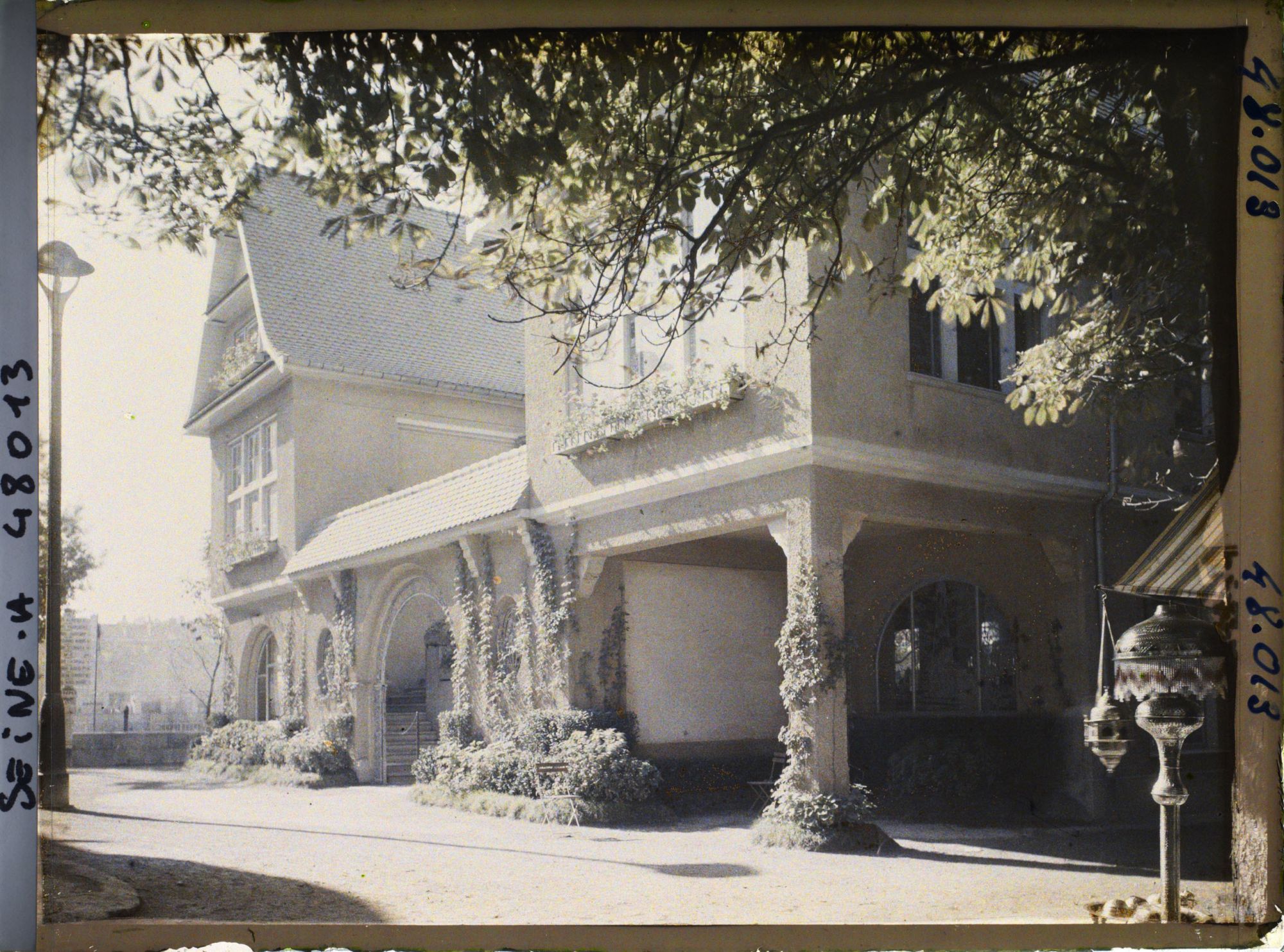 Image représentant L'Exposition des arts décoratifs, Le Village français, Maison d'Alsace, architecte Haug