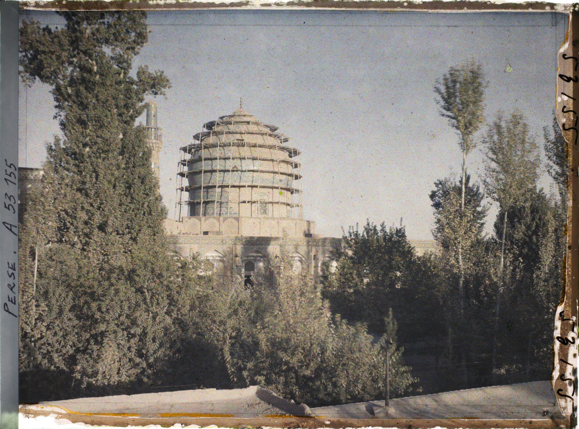 Image représentant Coupole de la Madreseh Mader-i-Chah, école coranique dite "de la mère du Chah" (1714)