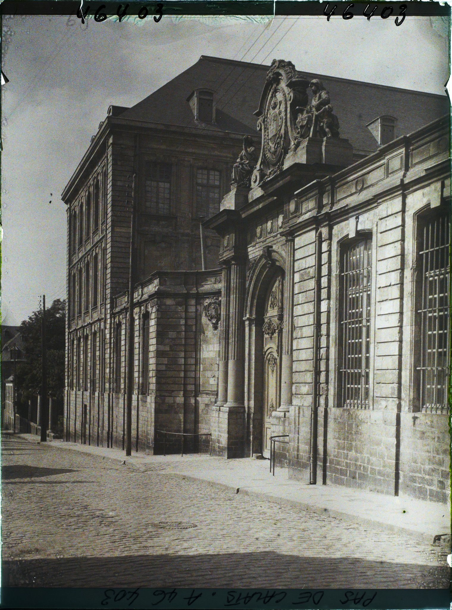 Image représentant France, Arras, Entrée de l'Evêché
