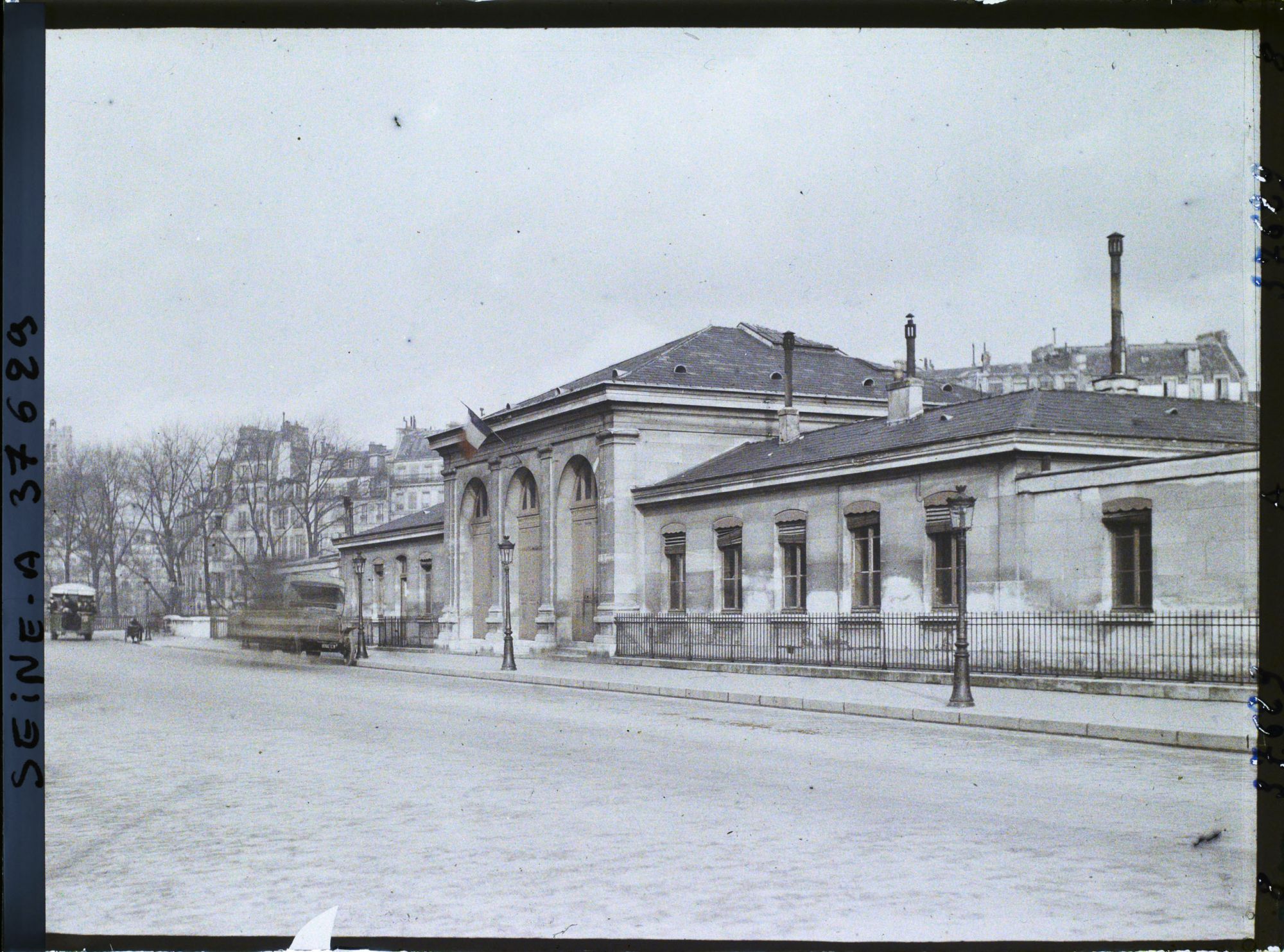 Image représentant La Morgue quai de l'Archevêché