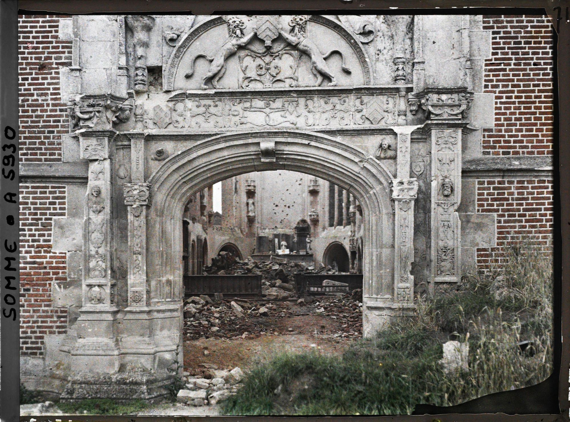 Image représentant Le portail de l'église de Tilloloy