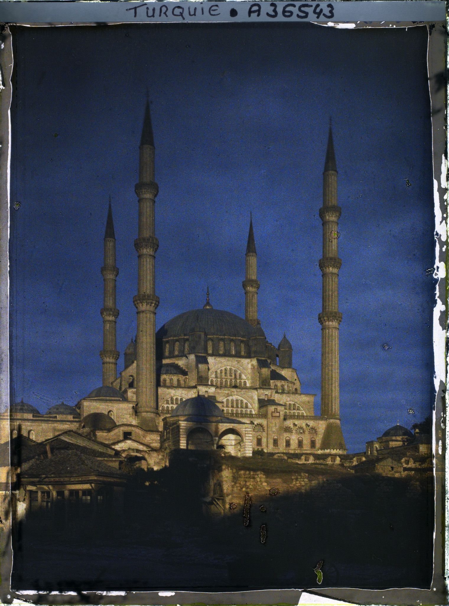 Image représentant Selimiye Camii (Mosquée du Sultan-Selim-II ou Grande Mosquée) au soleil couchant