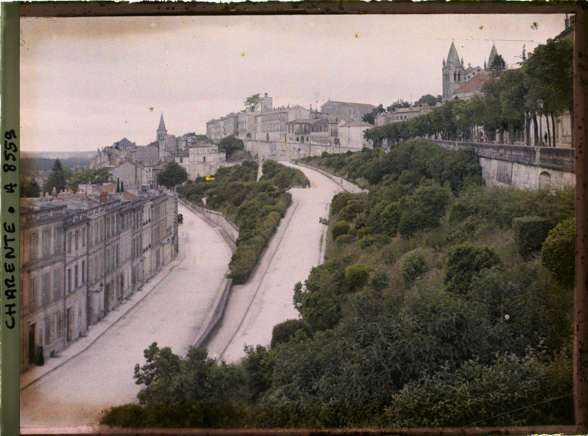 Image représentant Vue générale des remparts côté de la cathédrale
