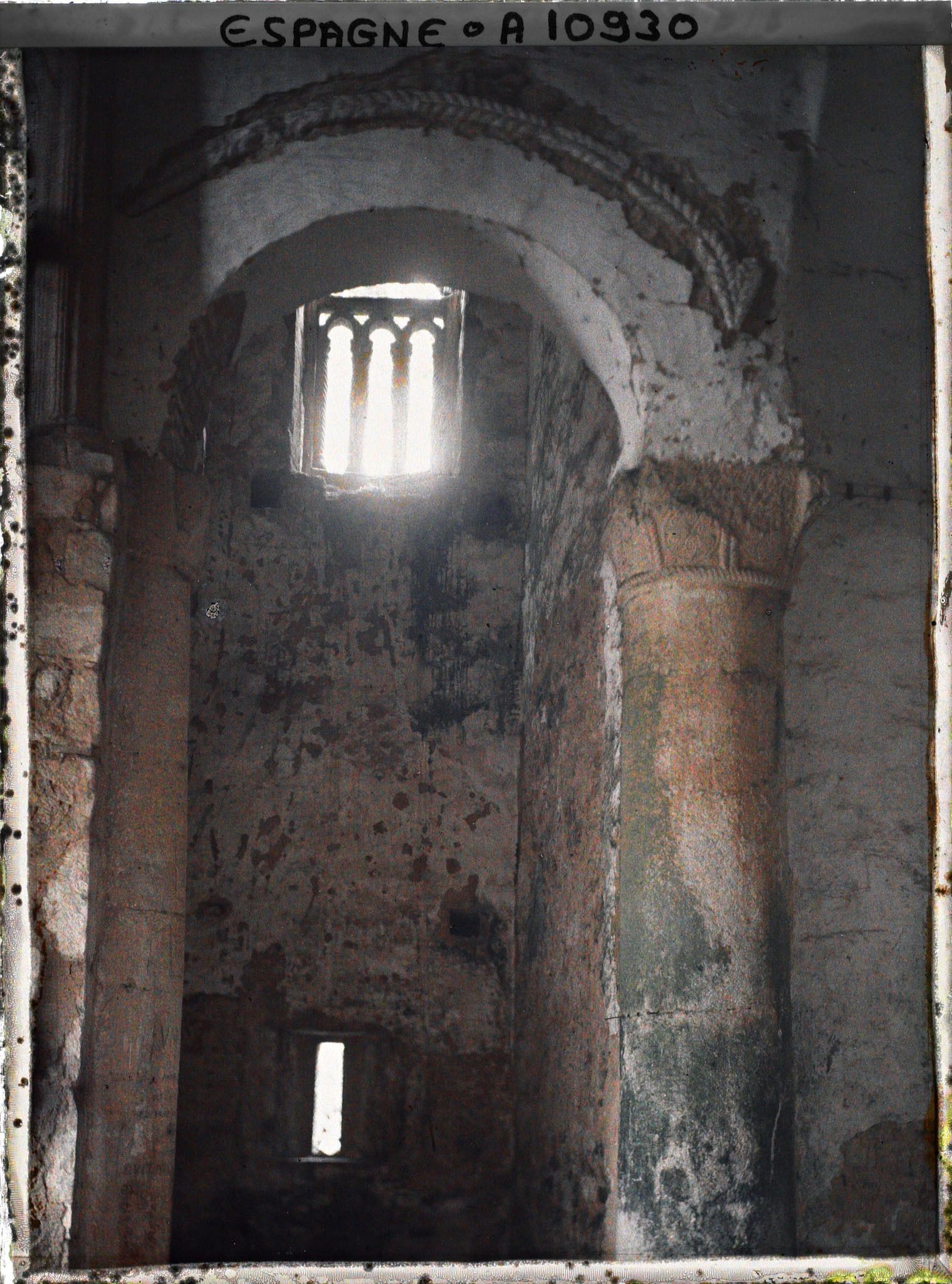 Image représentant Espagne, Près Ovedio, San Miguel de Lillo, le transept (1 Xe S.)