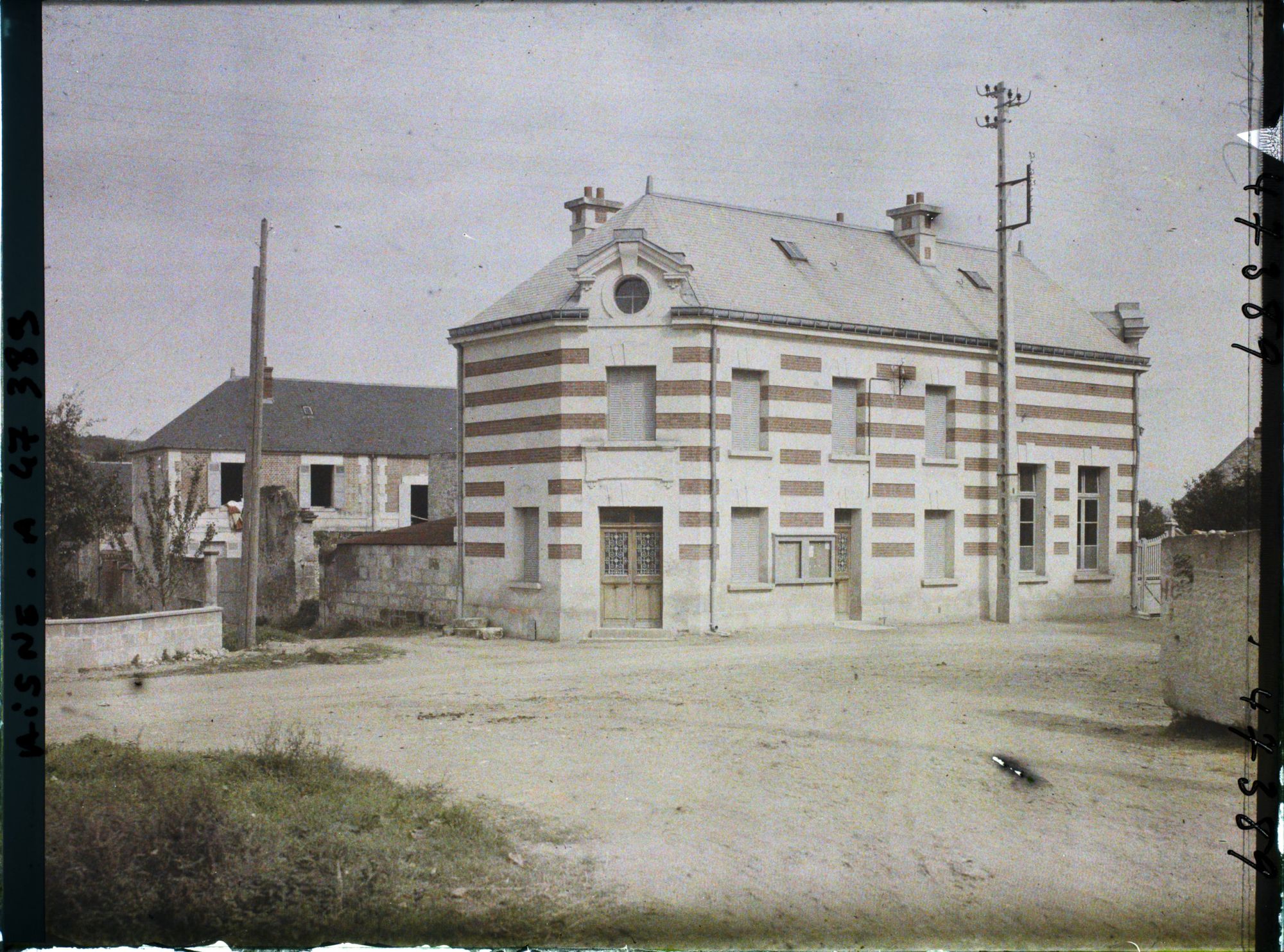 Image représentant France, Presles-et Boves, Mairie et Ecoles