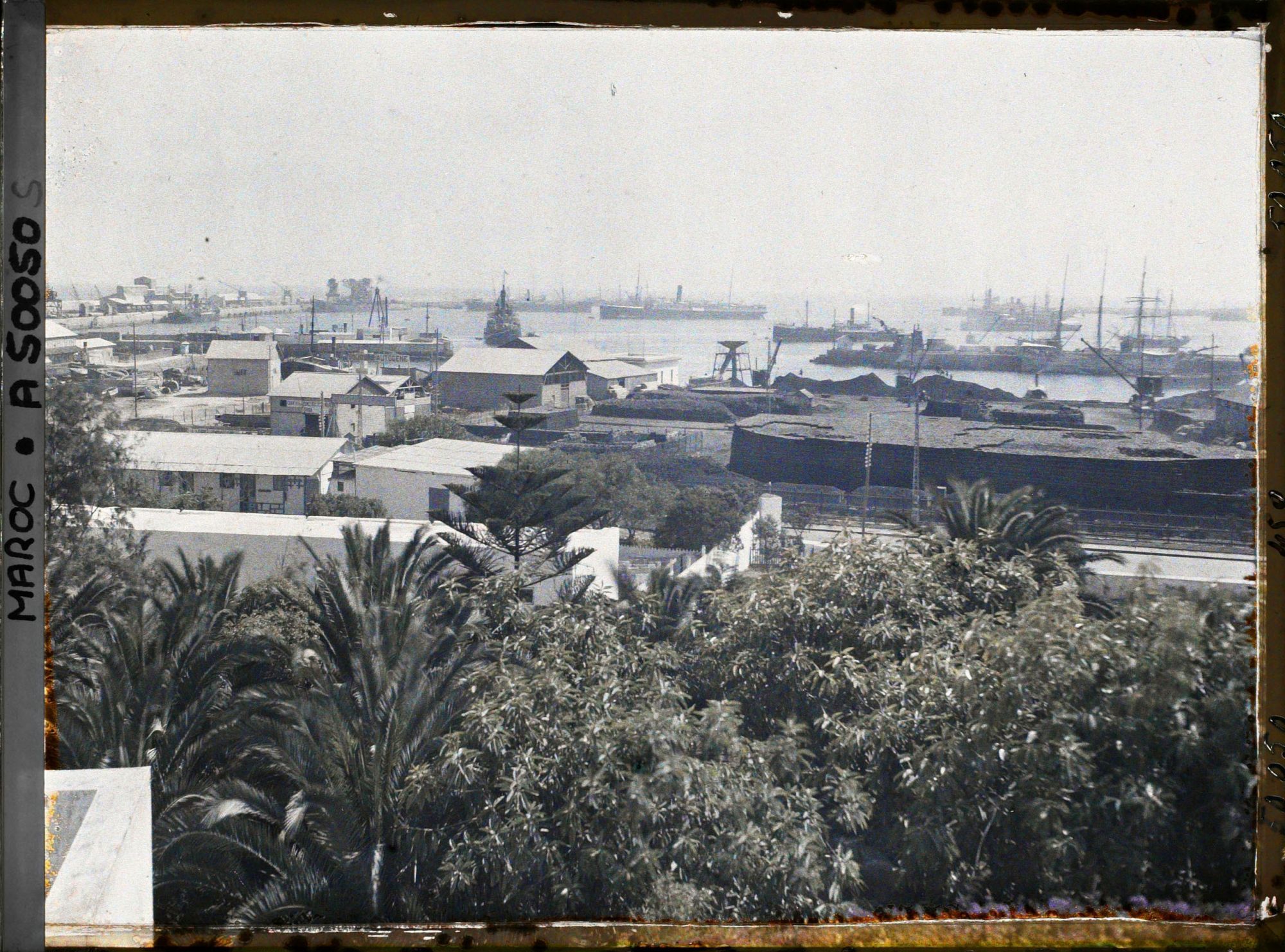 Image représentant Vue du port prise depuis le palais de la résidence générale