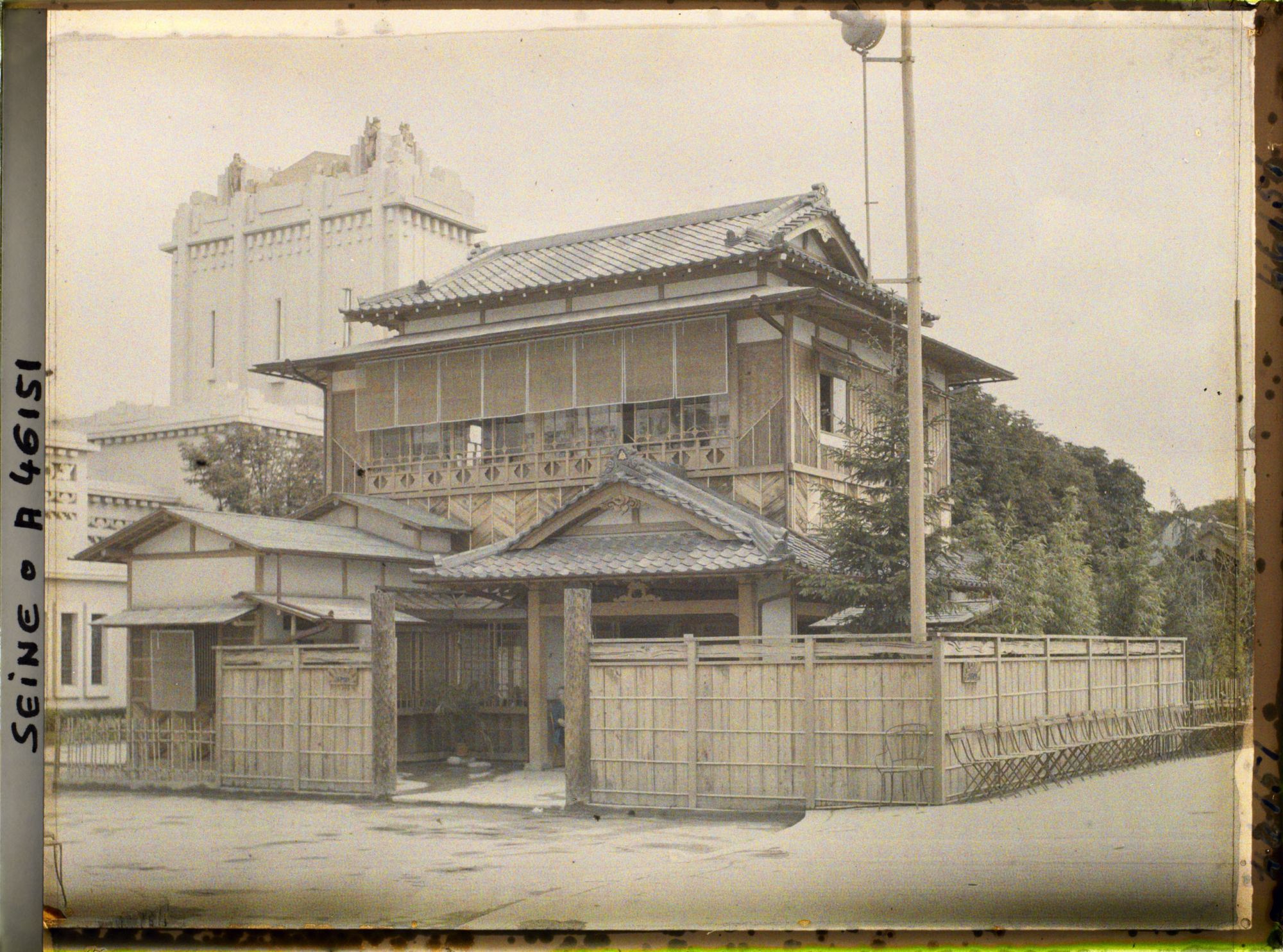 Image représentant L'Exposition des arts décoratifs, Pavillon du Japon, sur le Cours-la-Reine