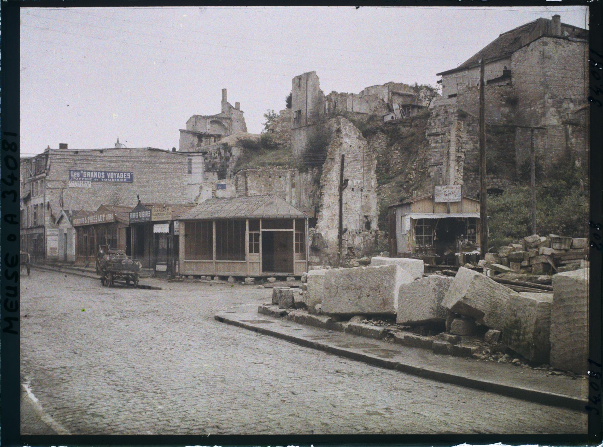 Image représentant France, Verdun, Le Côté droit de la rue Marzel, vue prise de la rue St Paul