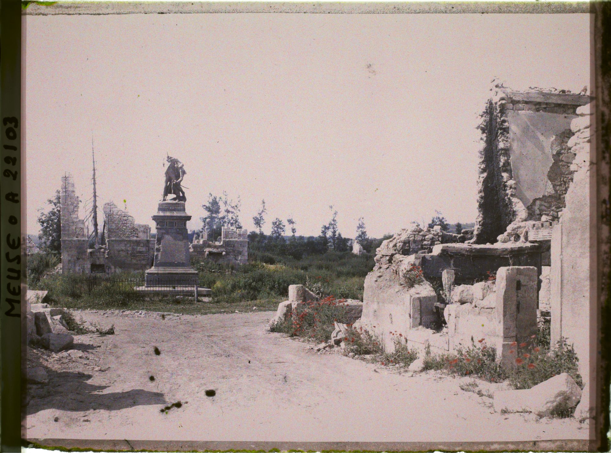 Image représentant France, Fresnes en Woëvre, Statue du Général Margueritte