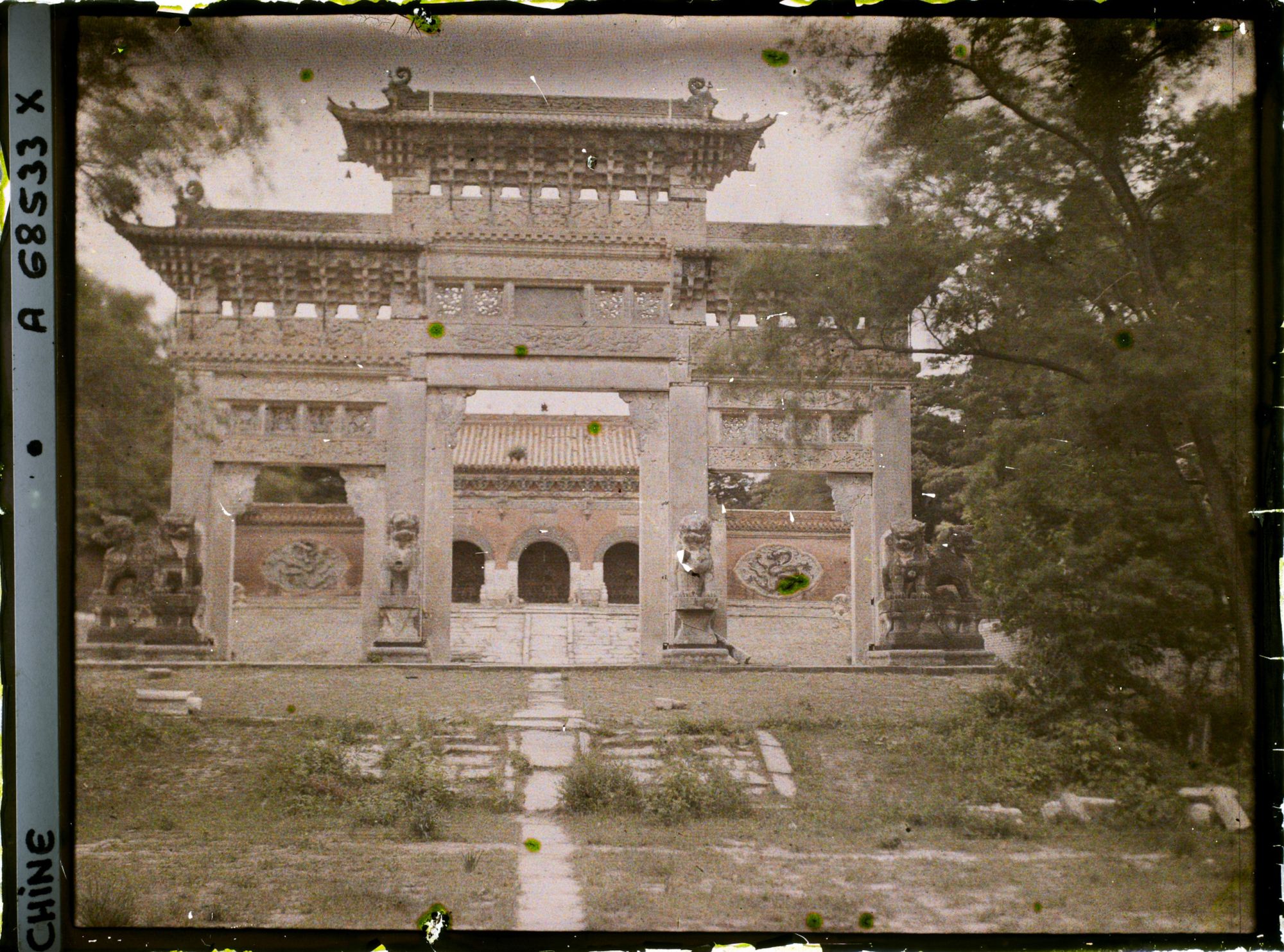 Image représentant Zhaoling (" tombeau Lumineux "), appelé aussi Beiling (" tombeau du Nord ")