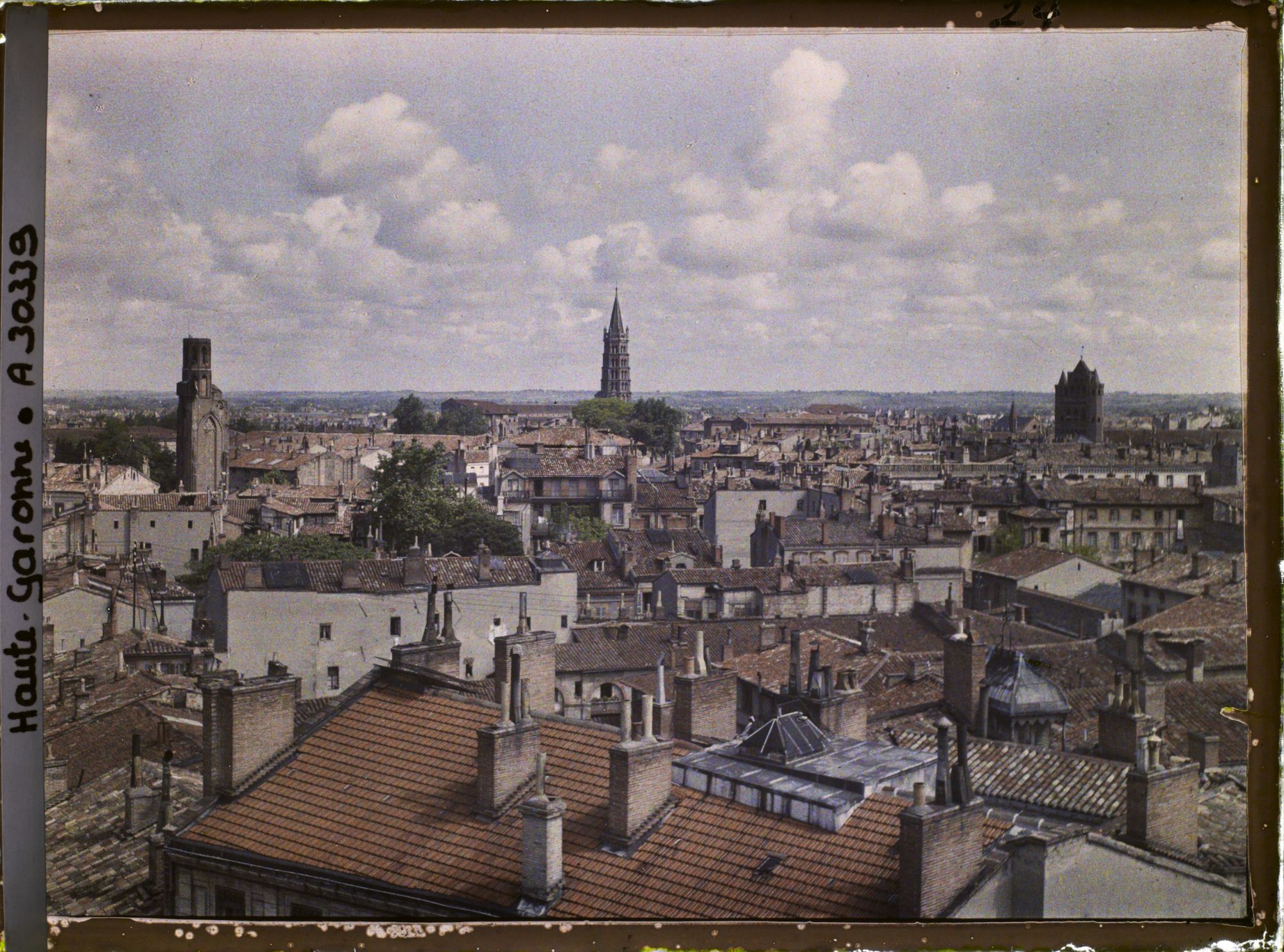 Image représentant Panorama en direction de la basilique Saint-Sernin, vue prise de la terrasse de la tour de l'Hôtel de Bernuy, actuel Lycée Fermat