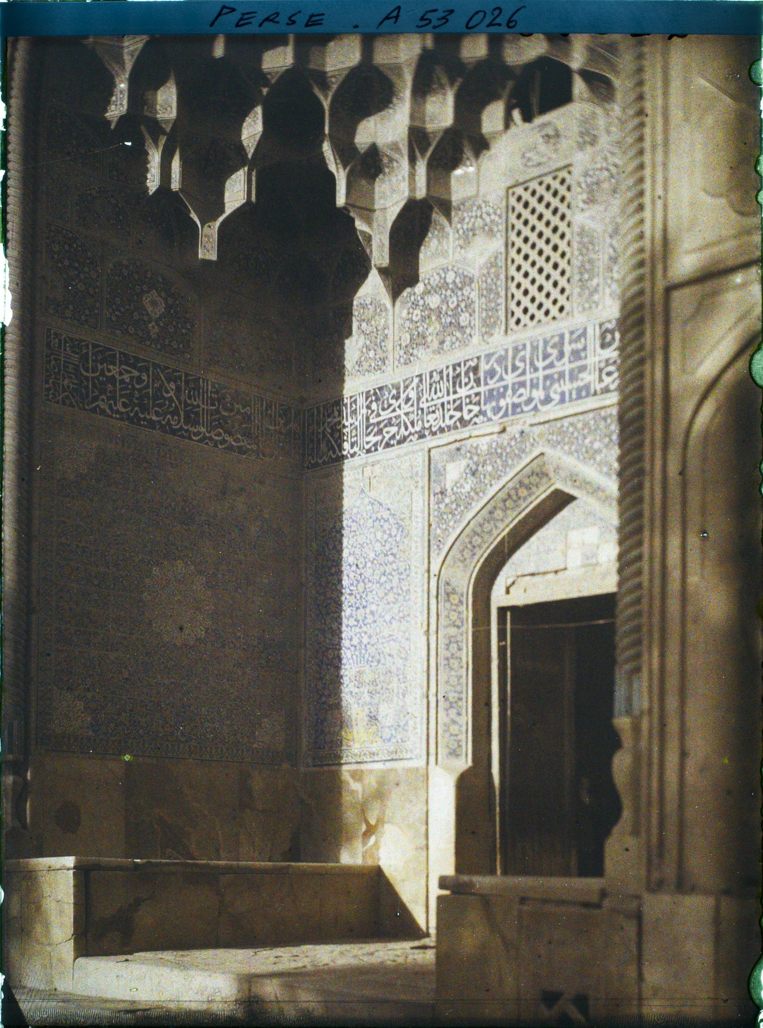 Image représentant Détail du portail de la Masdjid-i-Sadr (mosquée du Cheikh Lotfallah) (1629)