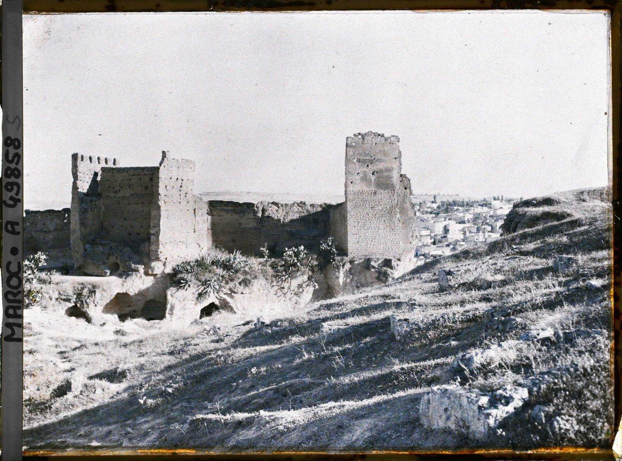 Image représentant Une partie des remparts près de la porte Bâb Guissa