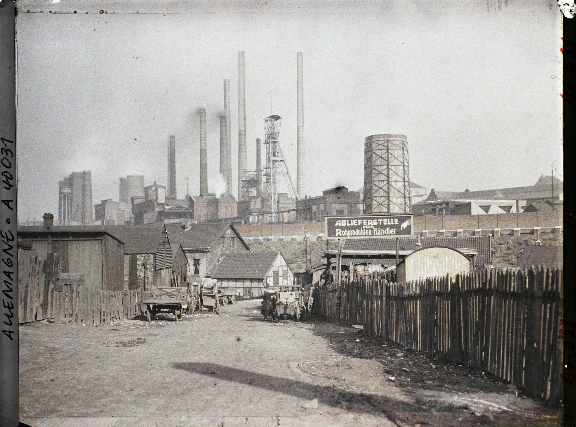 Image représentant Prusse, Essen, Usine de Charbon et Cokerie en activité