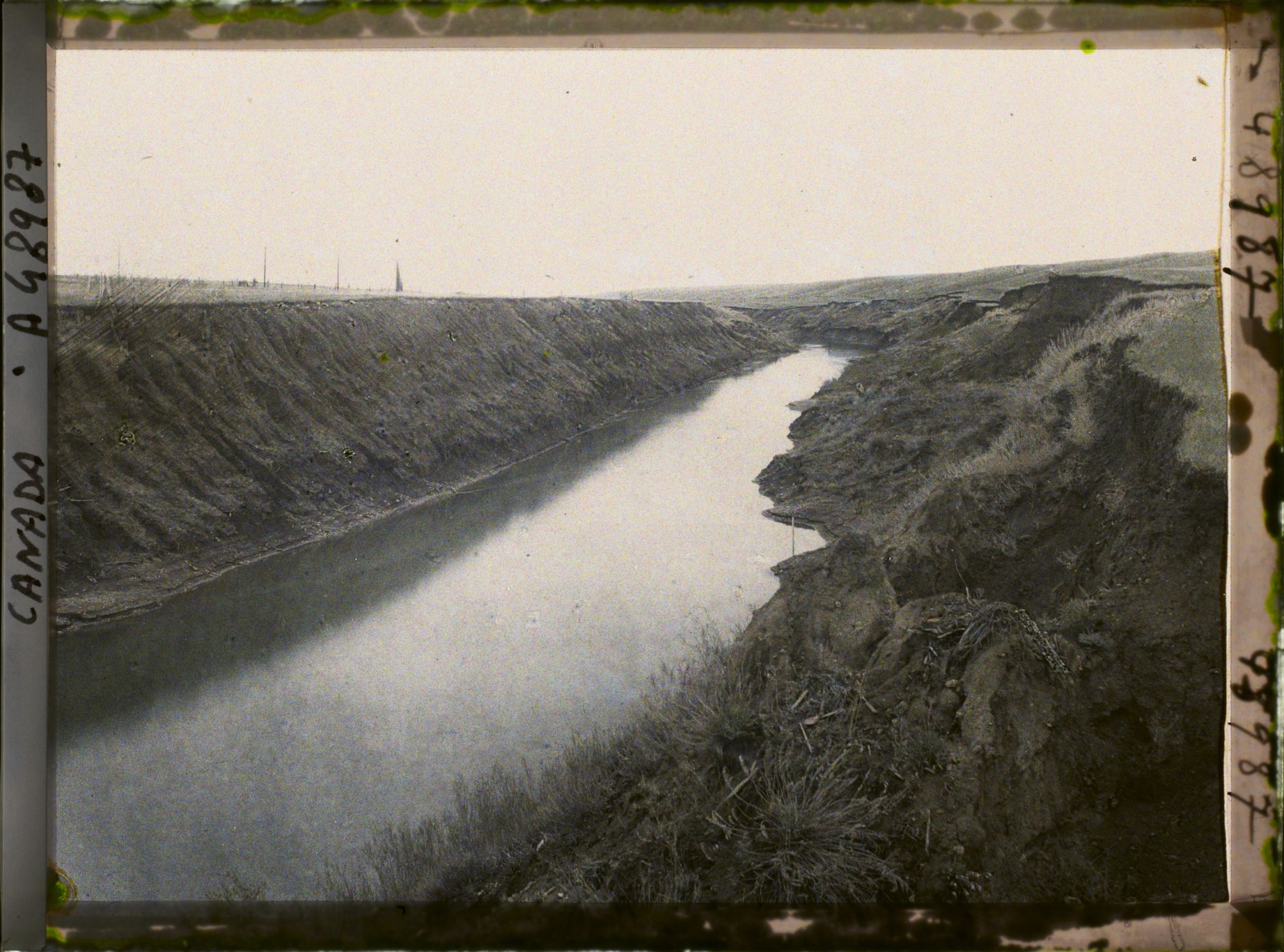 Image représentant Canada, Bassano, Barrage de la Bosse - Le Canal autre aspect