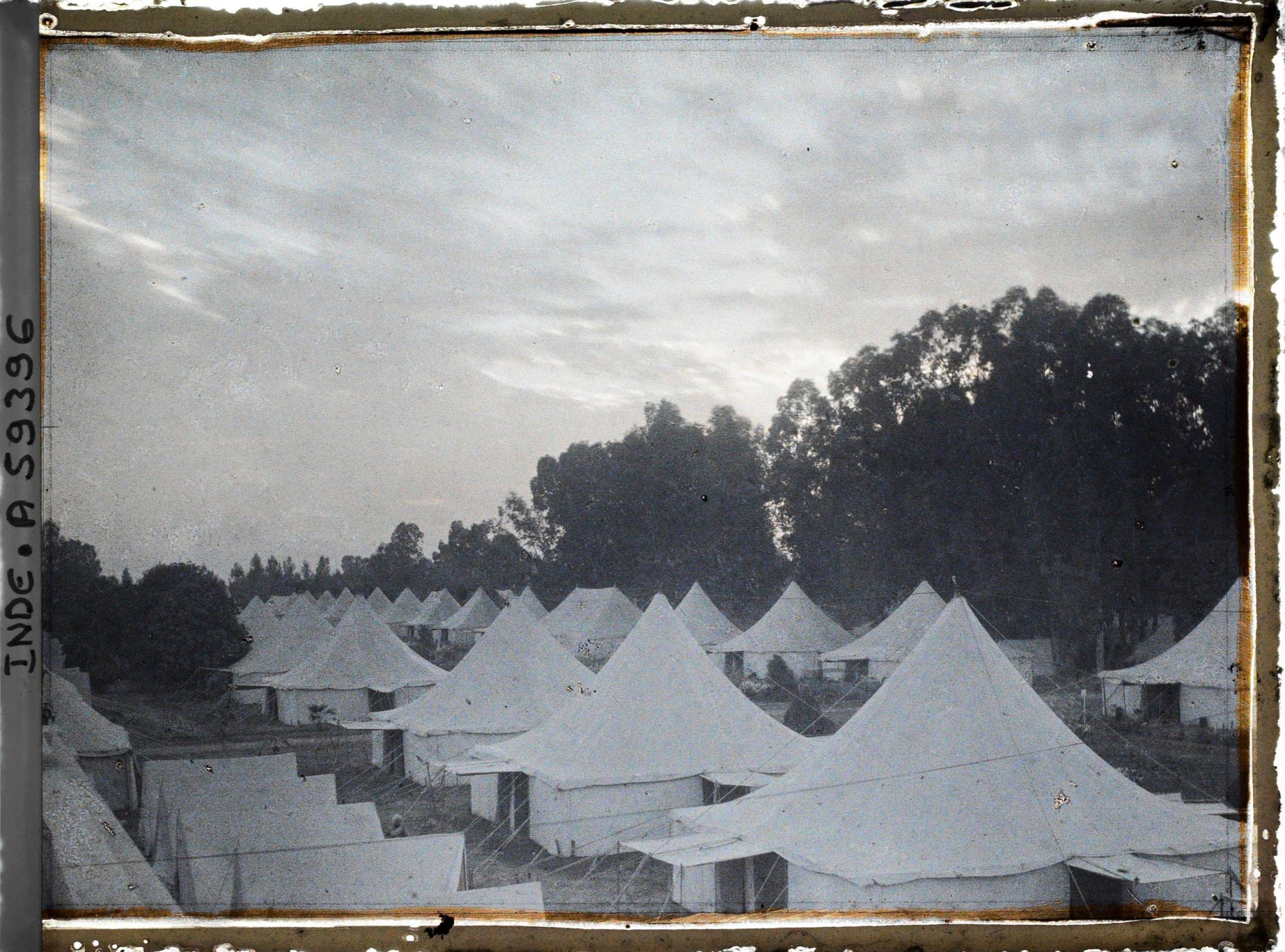 Image représentant Les tentes des invités dans le parc du nouveau palais, pendant le jubilé
