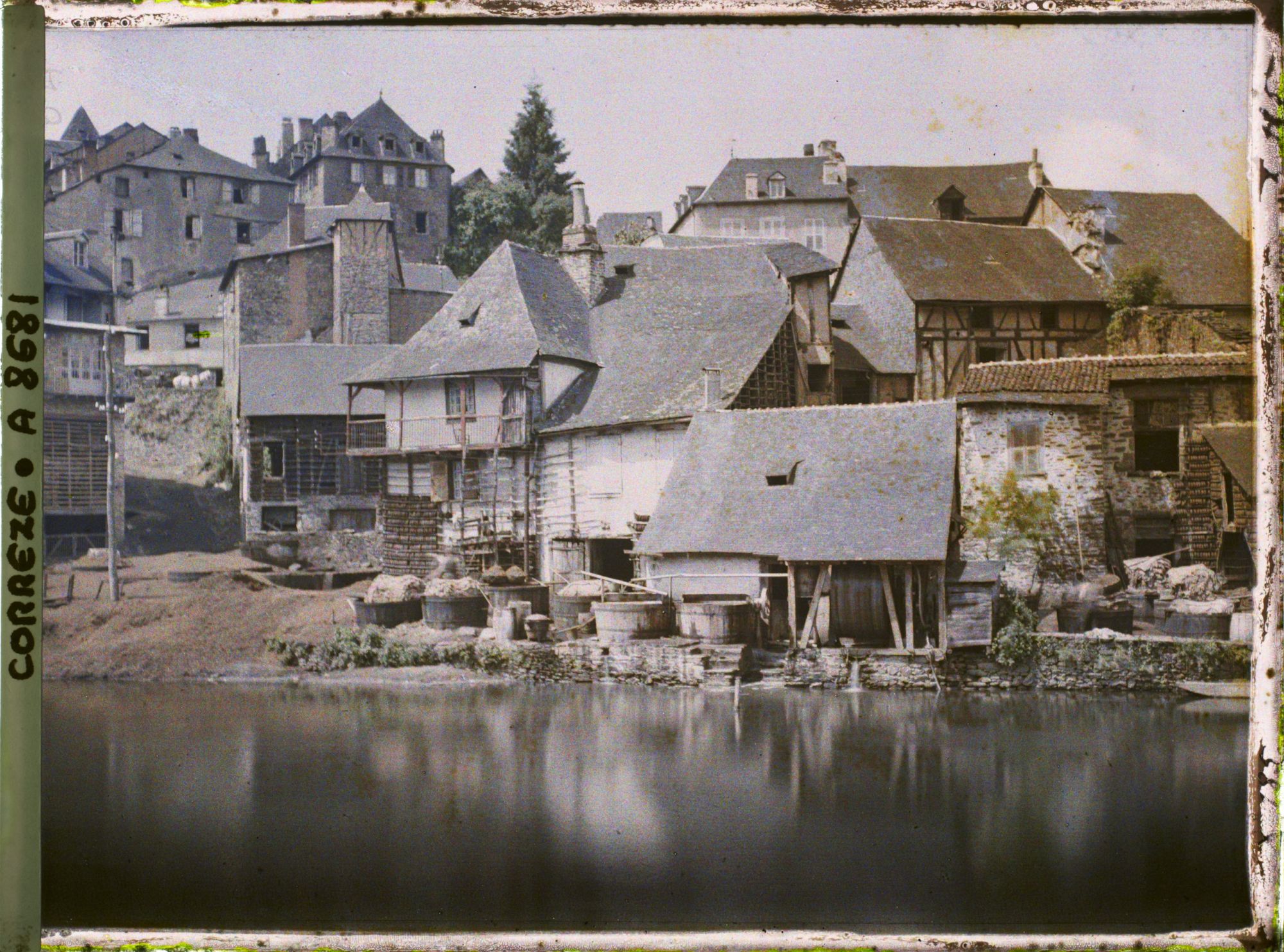 Image représentant Les tanneries au bord de la Vézère