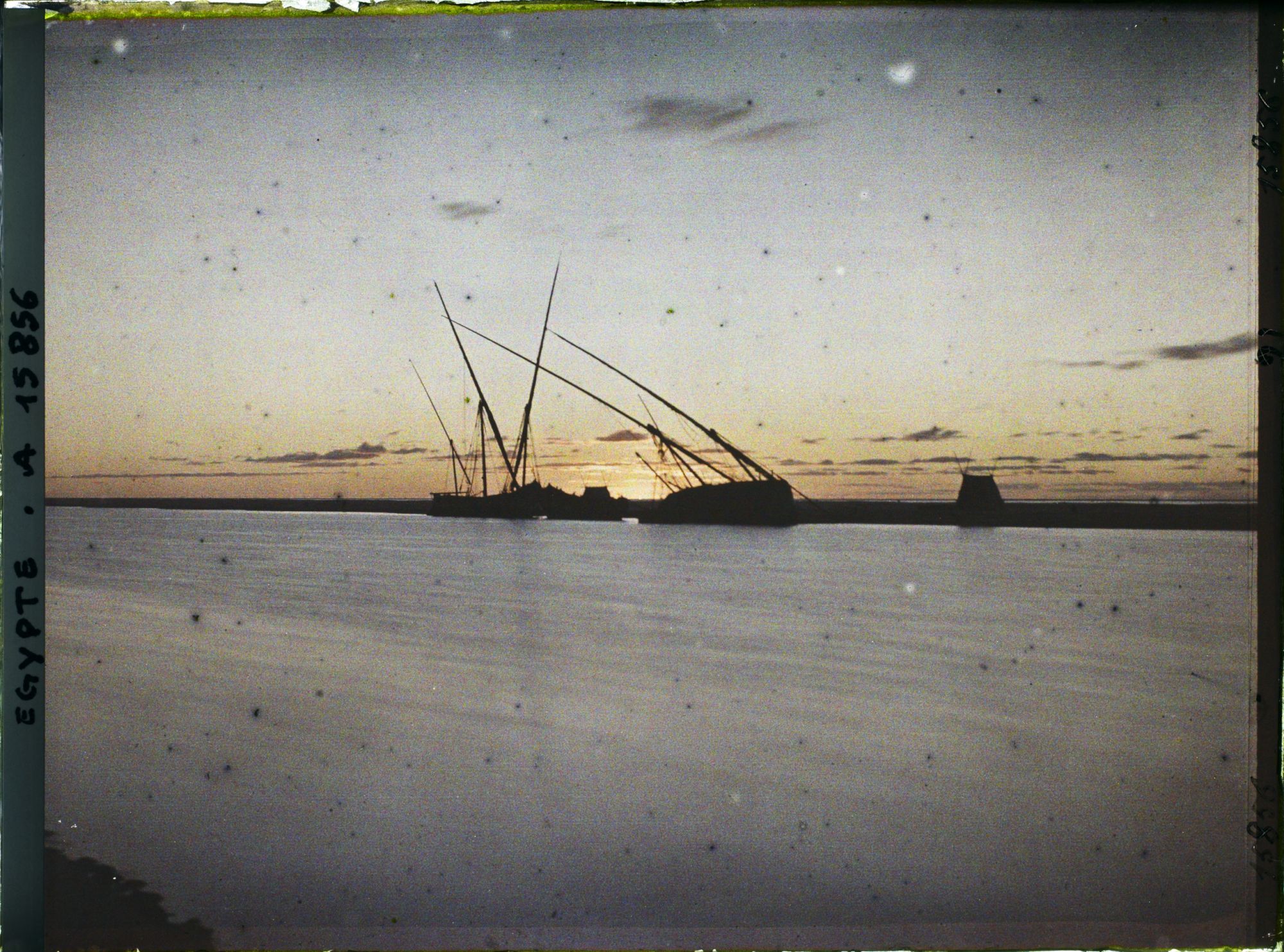 Image représentant Coucher de soleil sur le lac Menzaleh