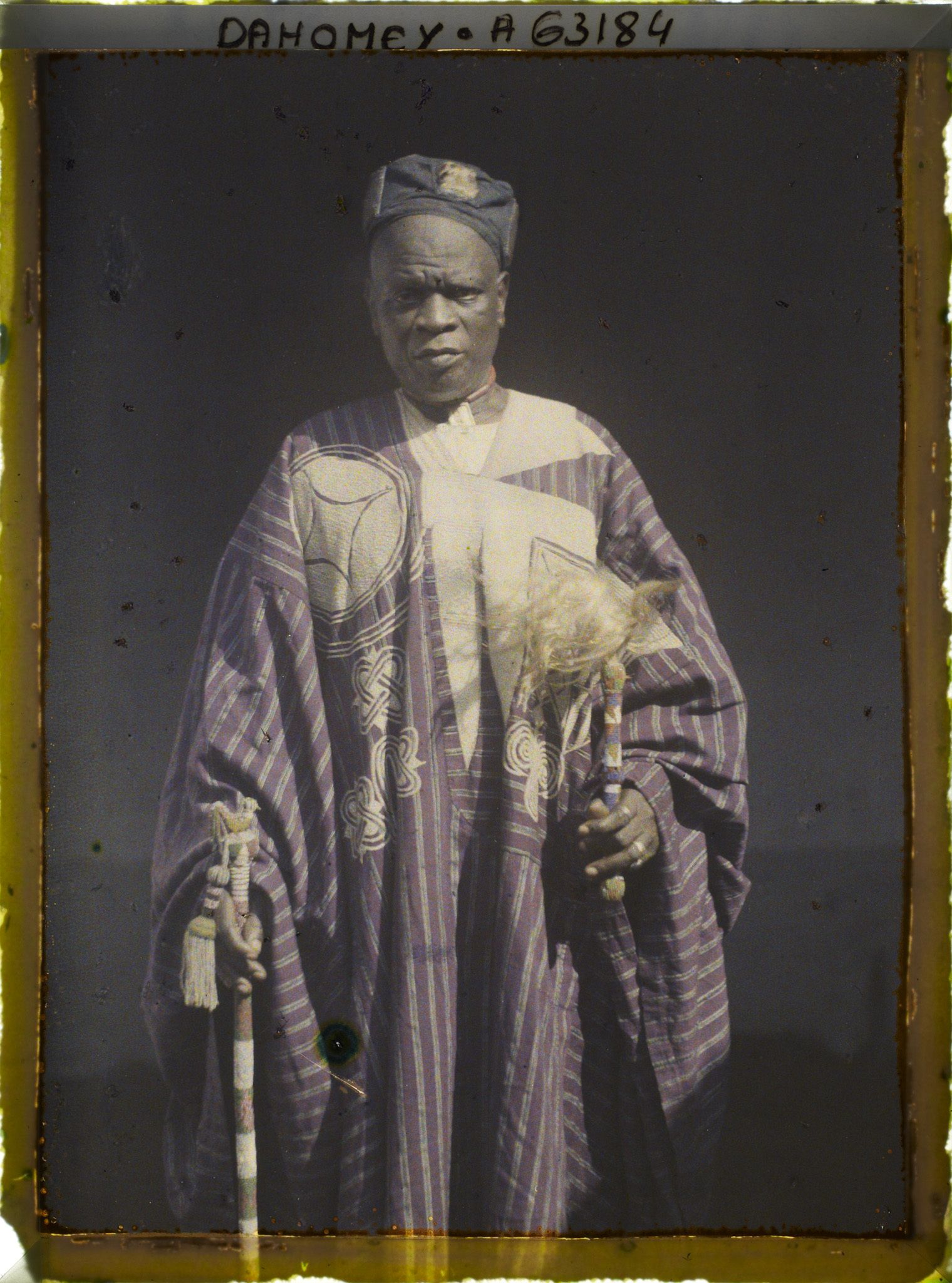 Image représentant Buste du roi Agouloyé (Nagô) et les insignes de pouvoirs