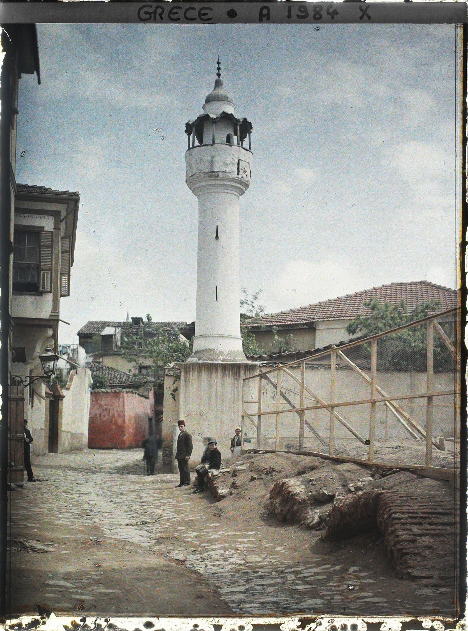 Image représentant Minaret de bois tout replâtré mais avec sa forme caractéristique