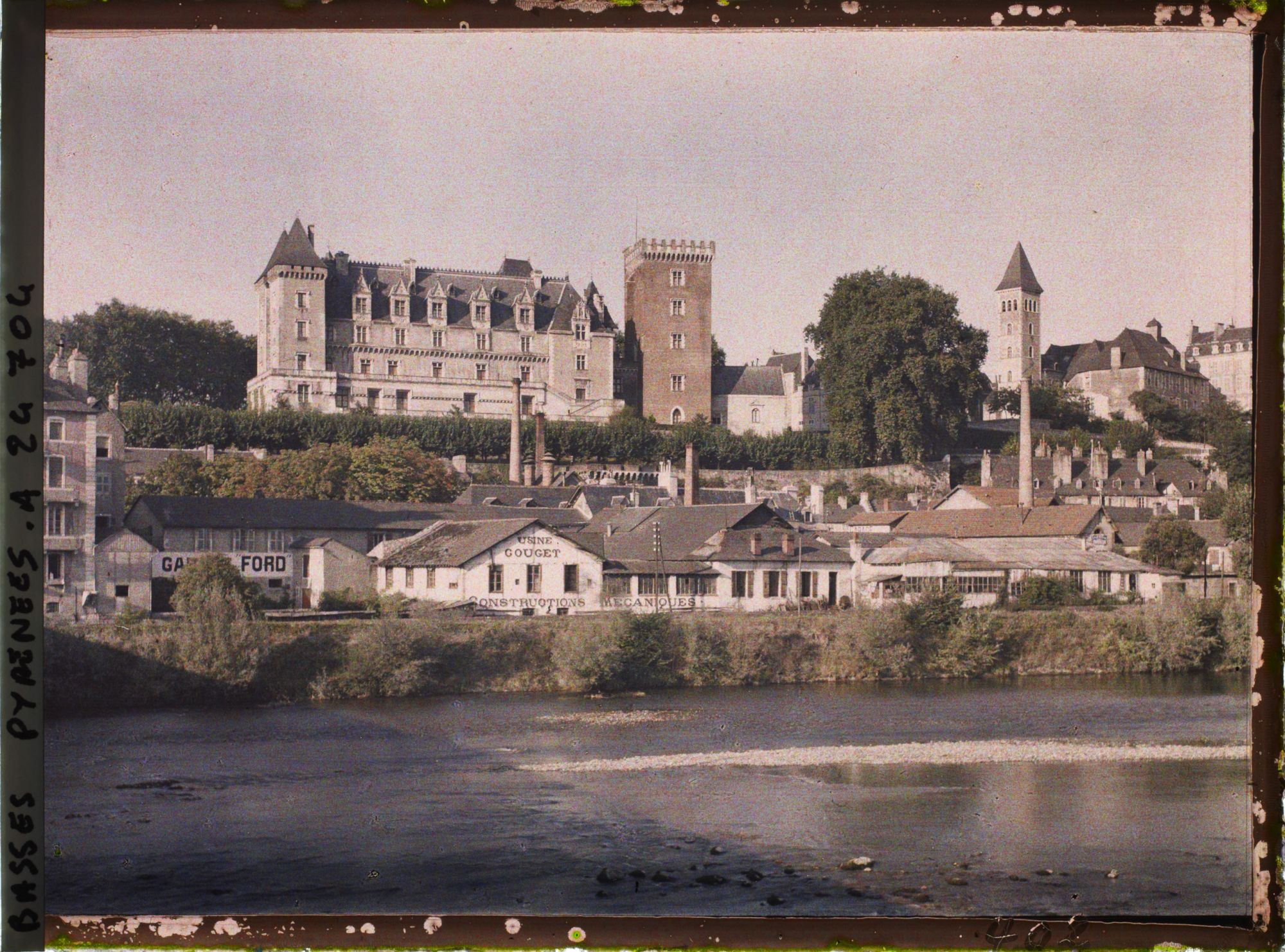 Image représentant France, Pau, Le Château d'Henri IV et le Gave