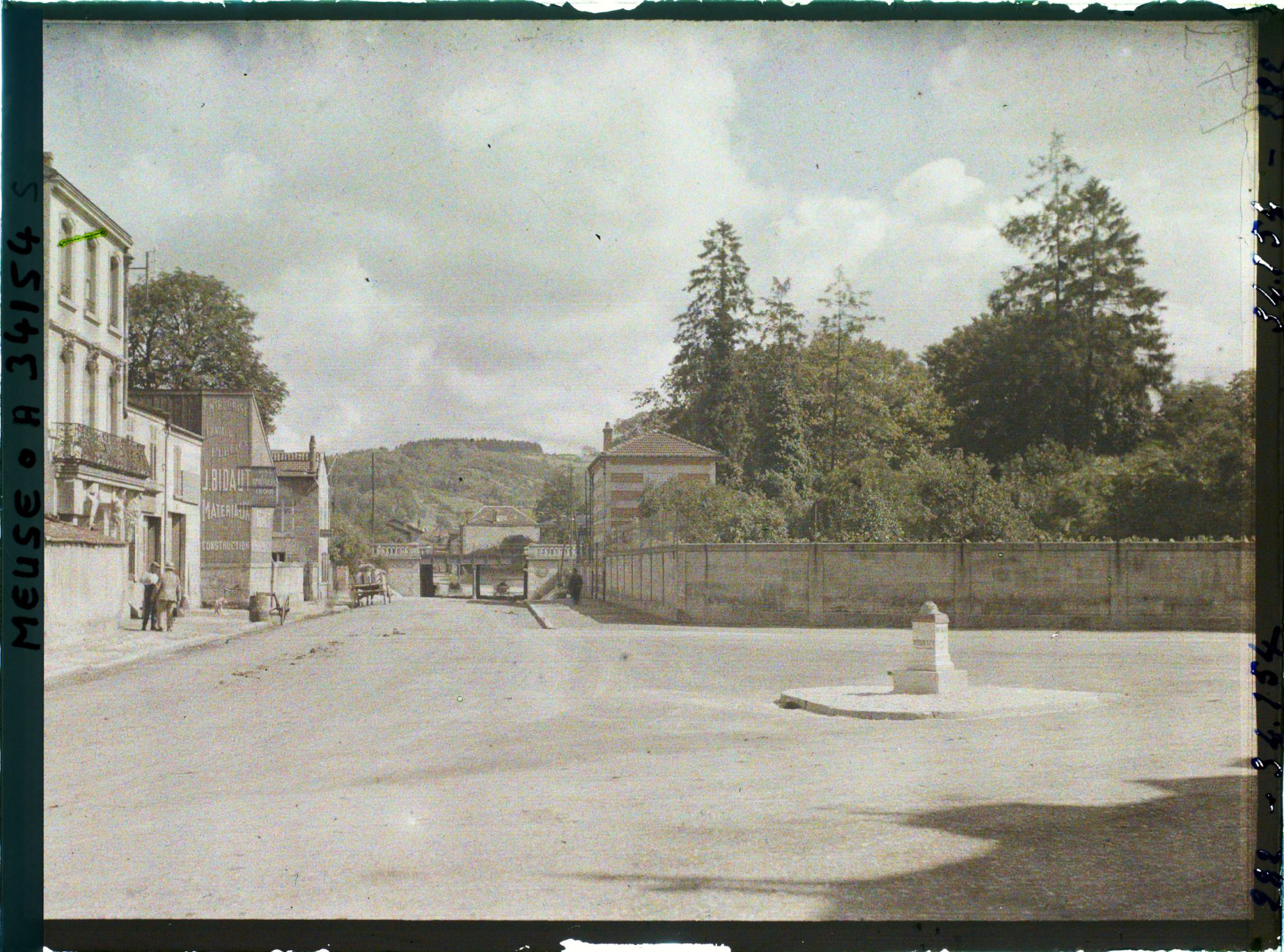 Image représentant France, Bar-le-Duc, L'entrée de la Voie Sacrée et la 1ère borne