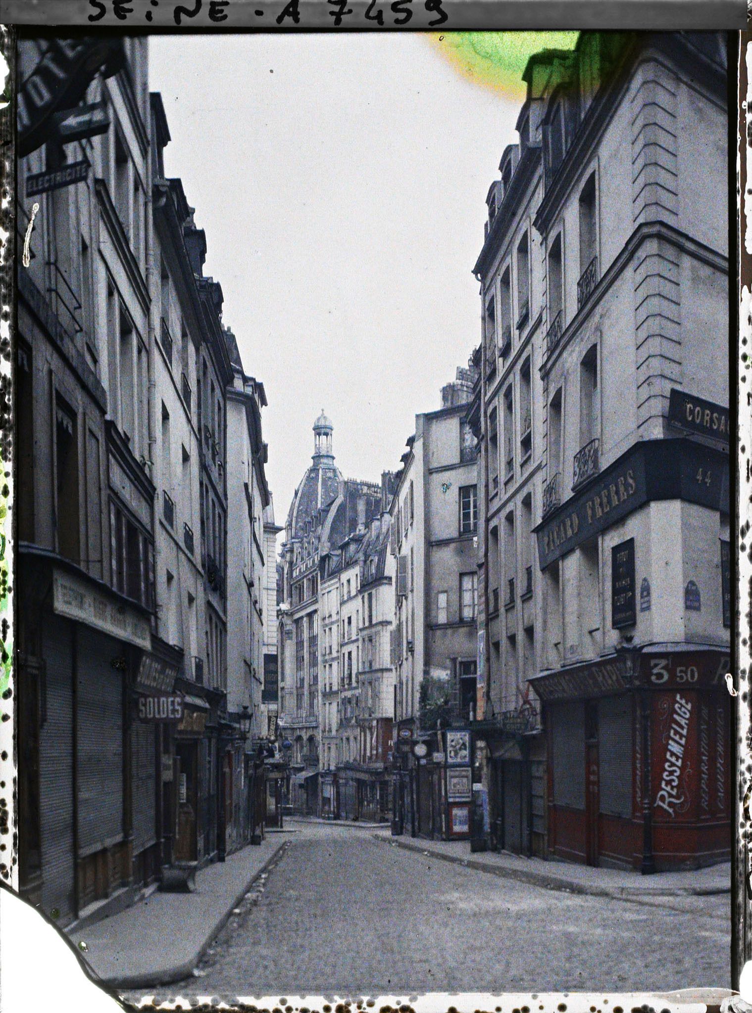 Image représentant Vue sur les rues des Petits-Carreaux et de Cléry depuis la rue Poissonnière