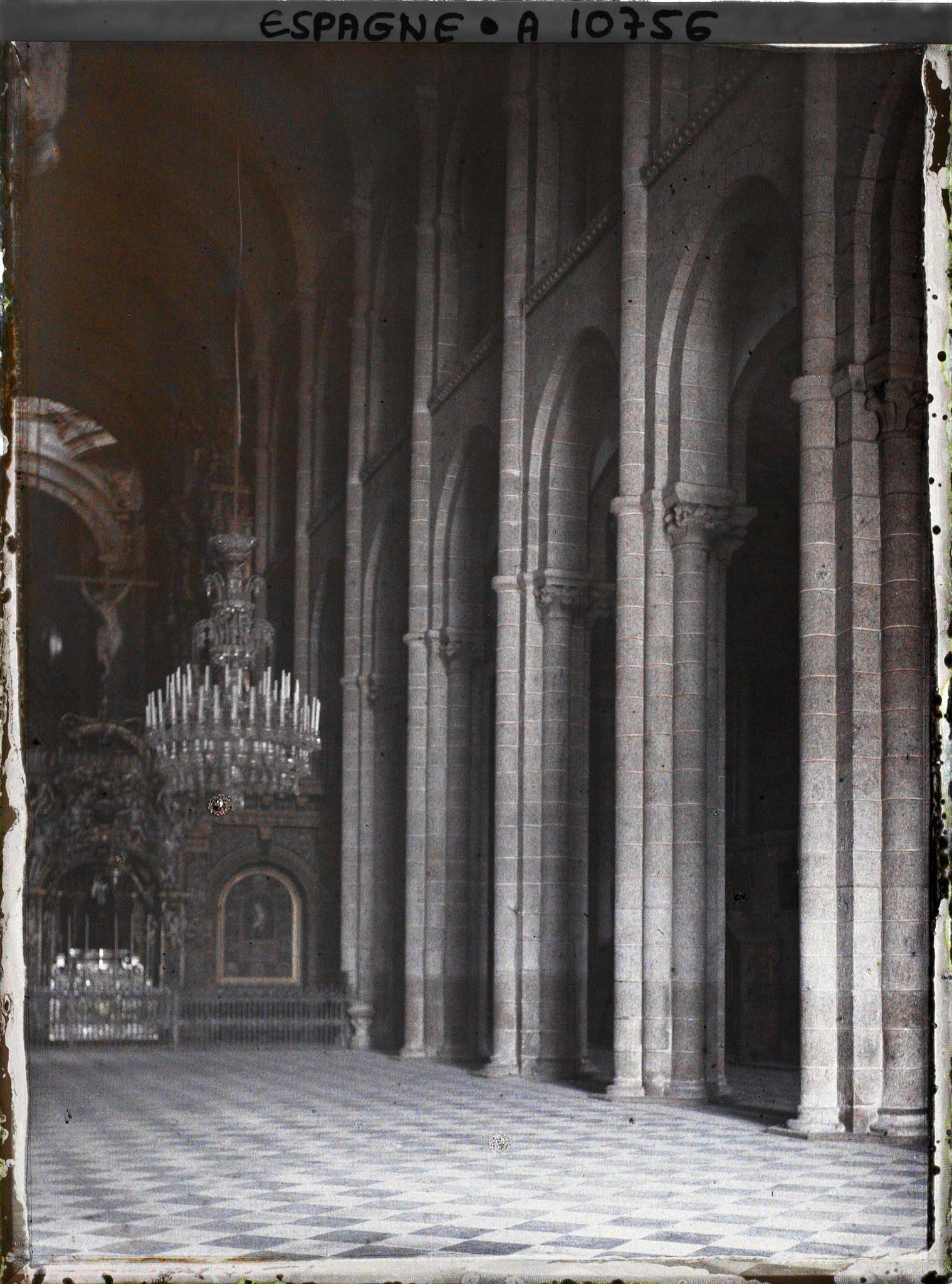 Image représentant Espagne, Santigo de Compostela, La nef Centrale de la Cathédrale (nef en berceau)