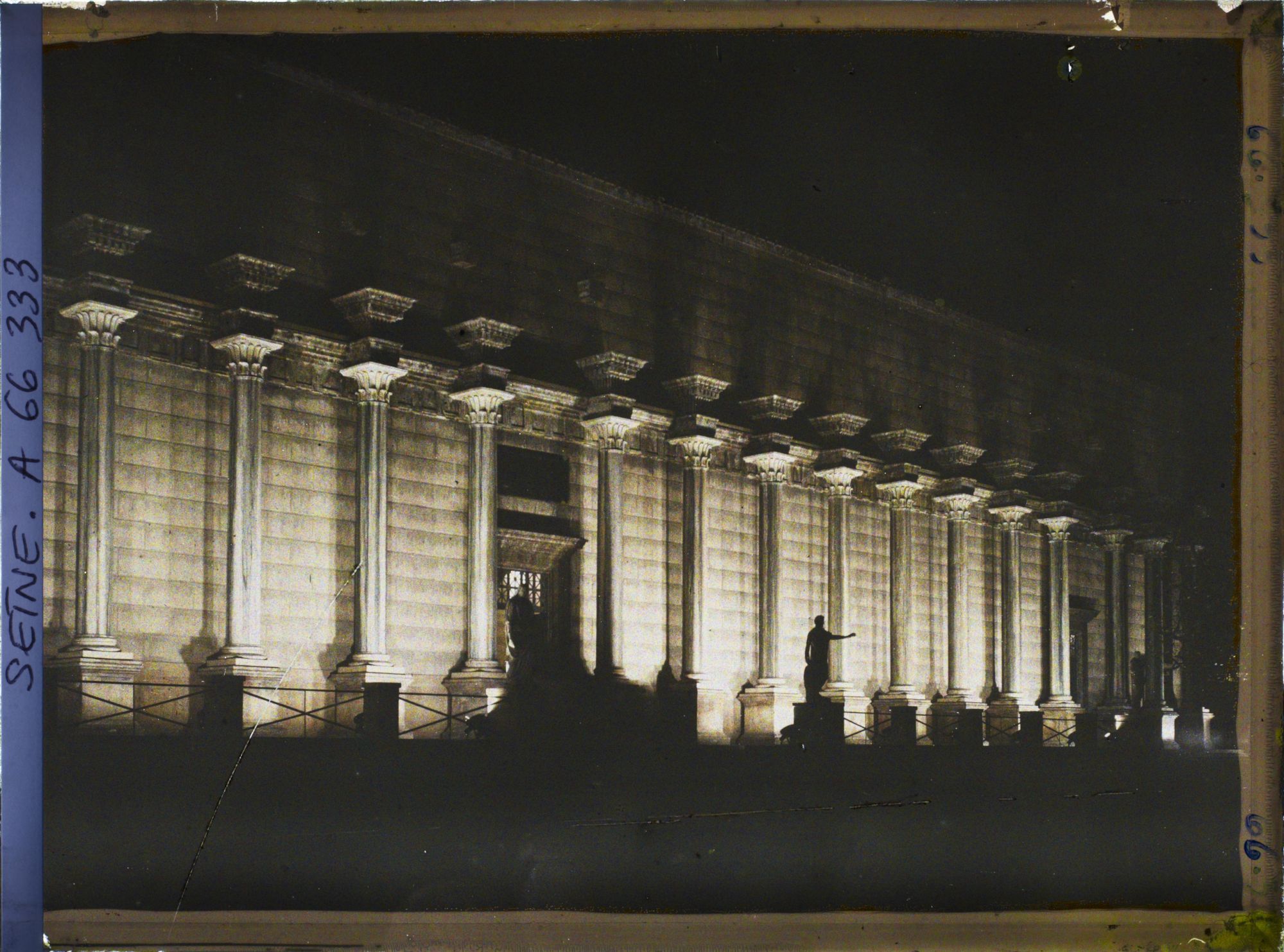 Image représentant L'Exposition Coloniale Internationale de 1931, les illuminations du pavillon de l'Italie