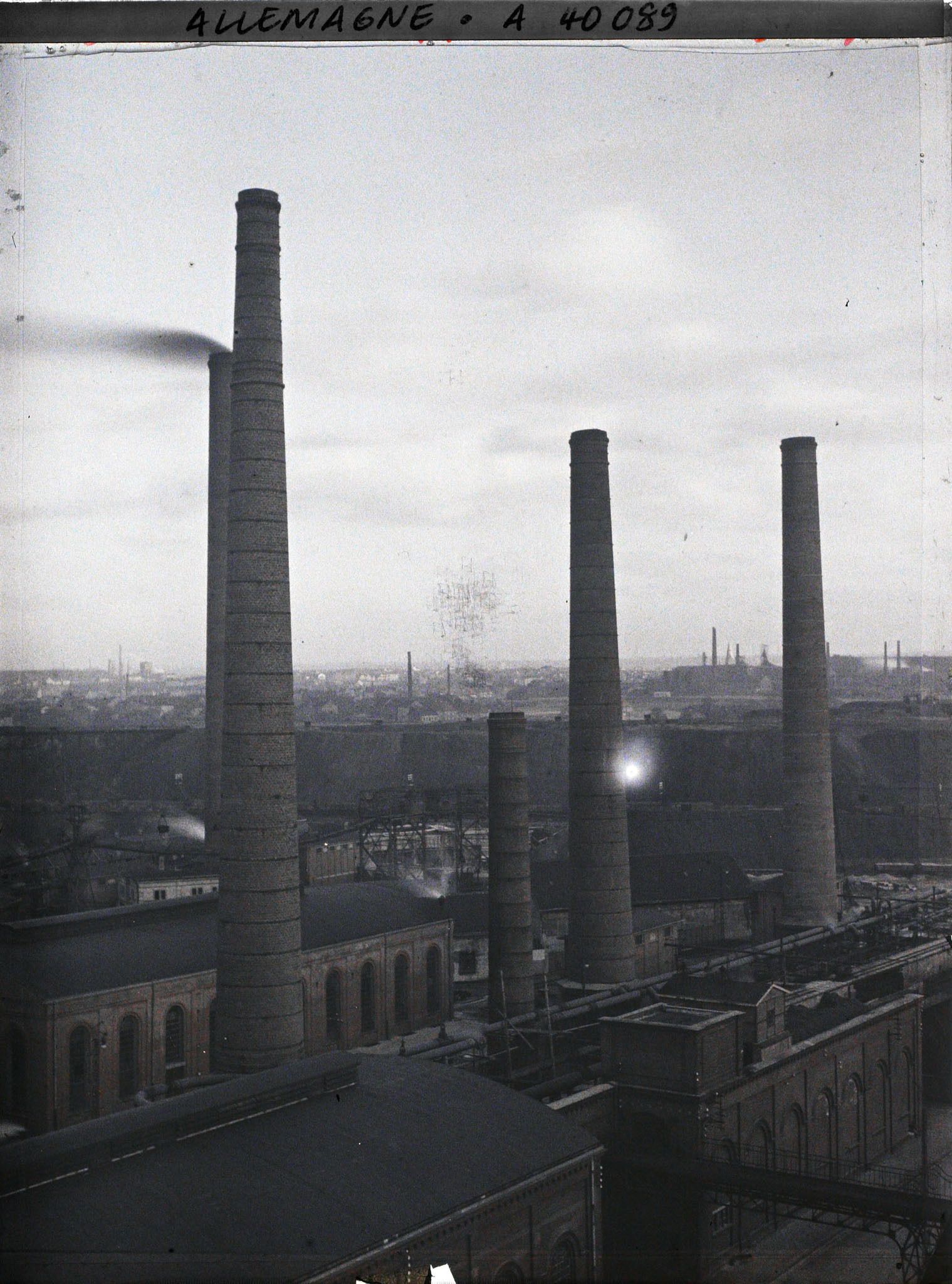 Image représentant Prusse, Gelsenkirchen, Une vue sur les Cheminées de la mine