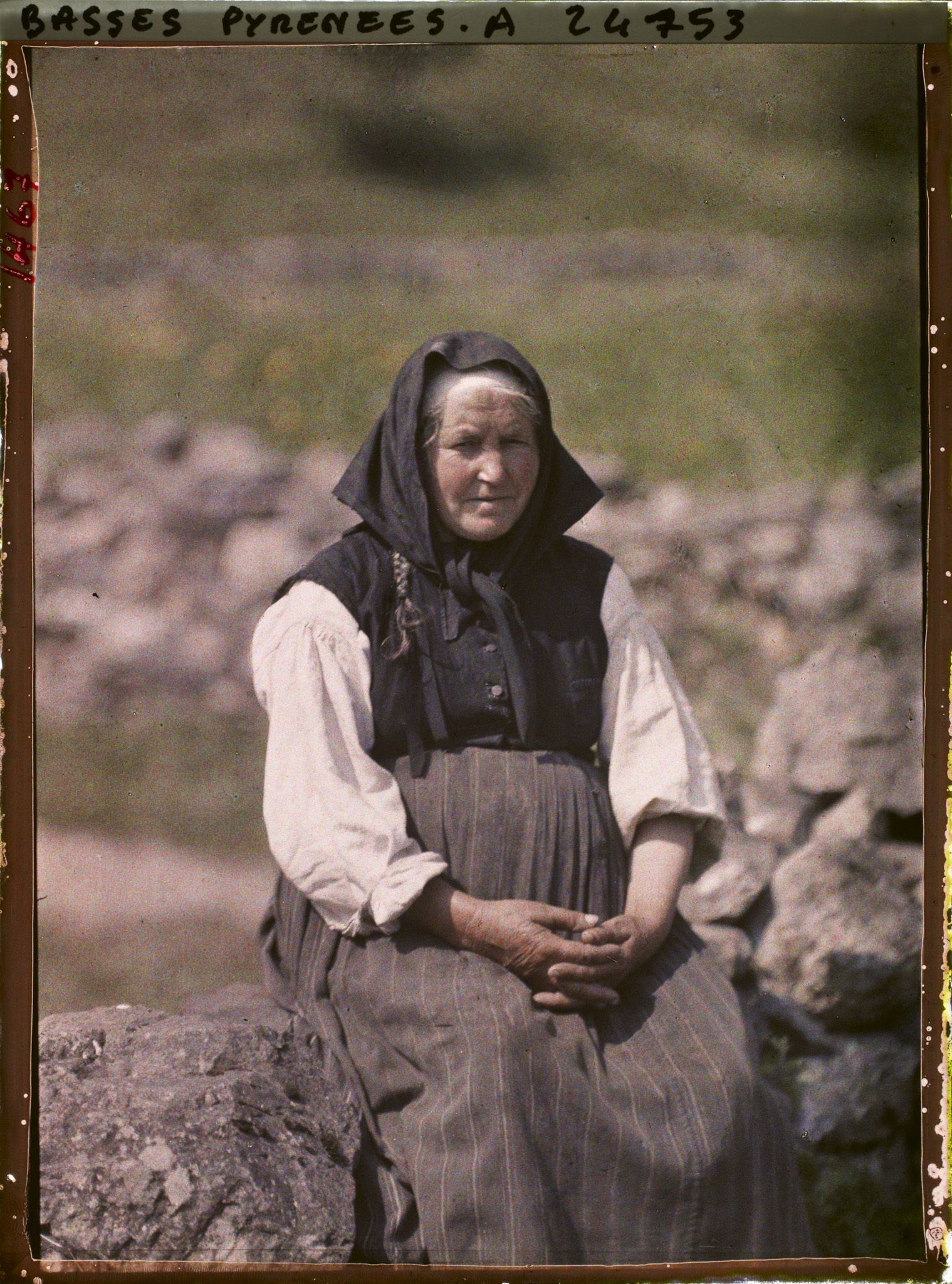 Image représentant France, Une vieille Ossaloise, Mme Baron