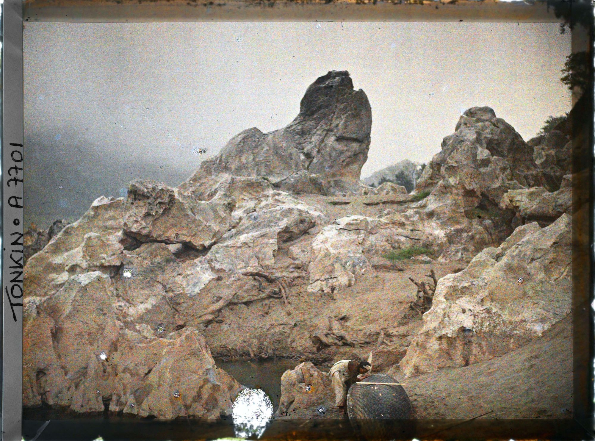 Image représentant Un des rochers constituant le barrage naturel de la rivière Noire