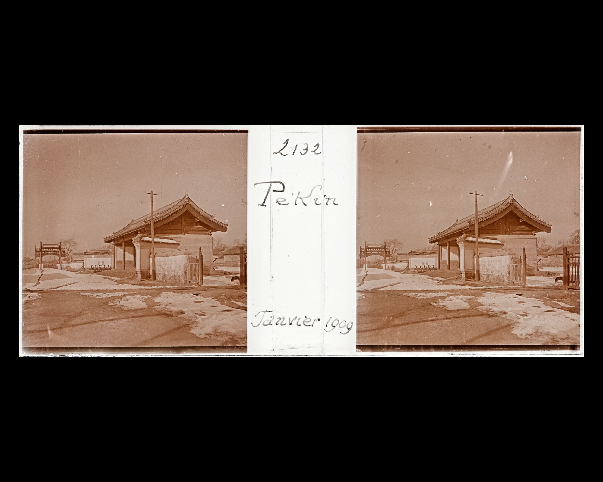 Image représentant Chengxianjie ("rue de l'Éminence Atteinte") et Jixianmen ("porte du Rassemblement des Talents"), porte d'entrée de Guozijian ("collège Impérial") ou Taixue ("Étude Suprême")