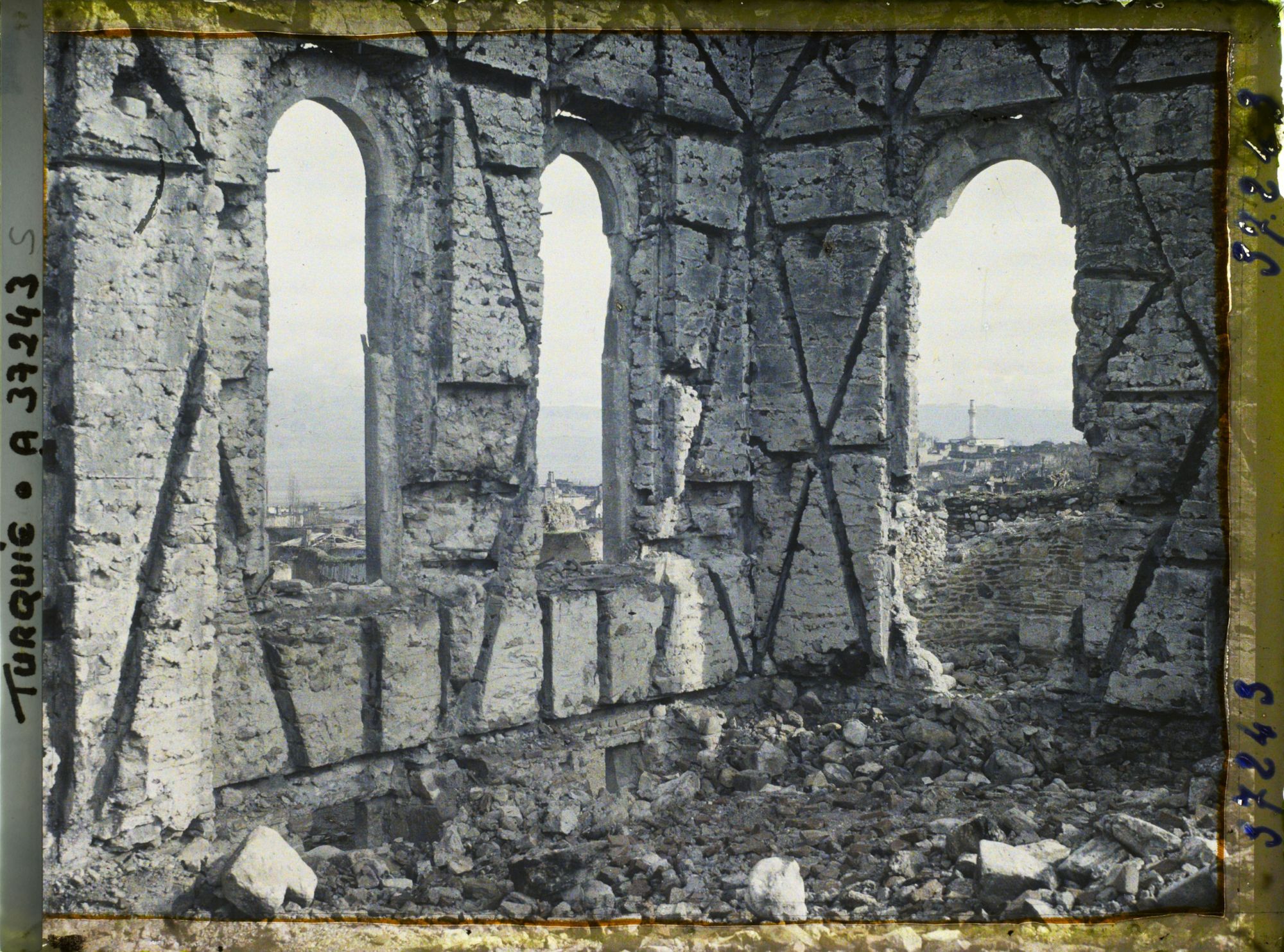 Image représentant Ruines d'une école
