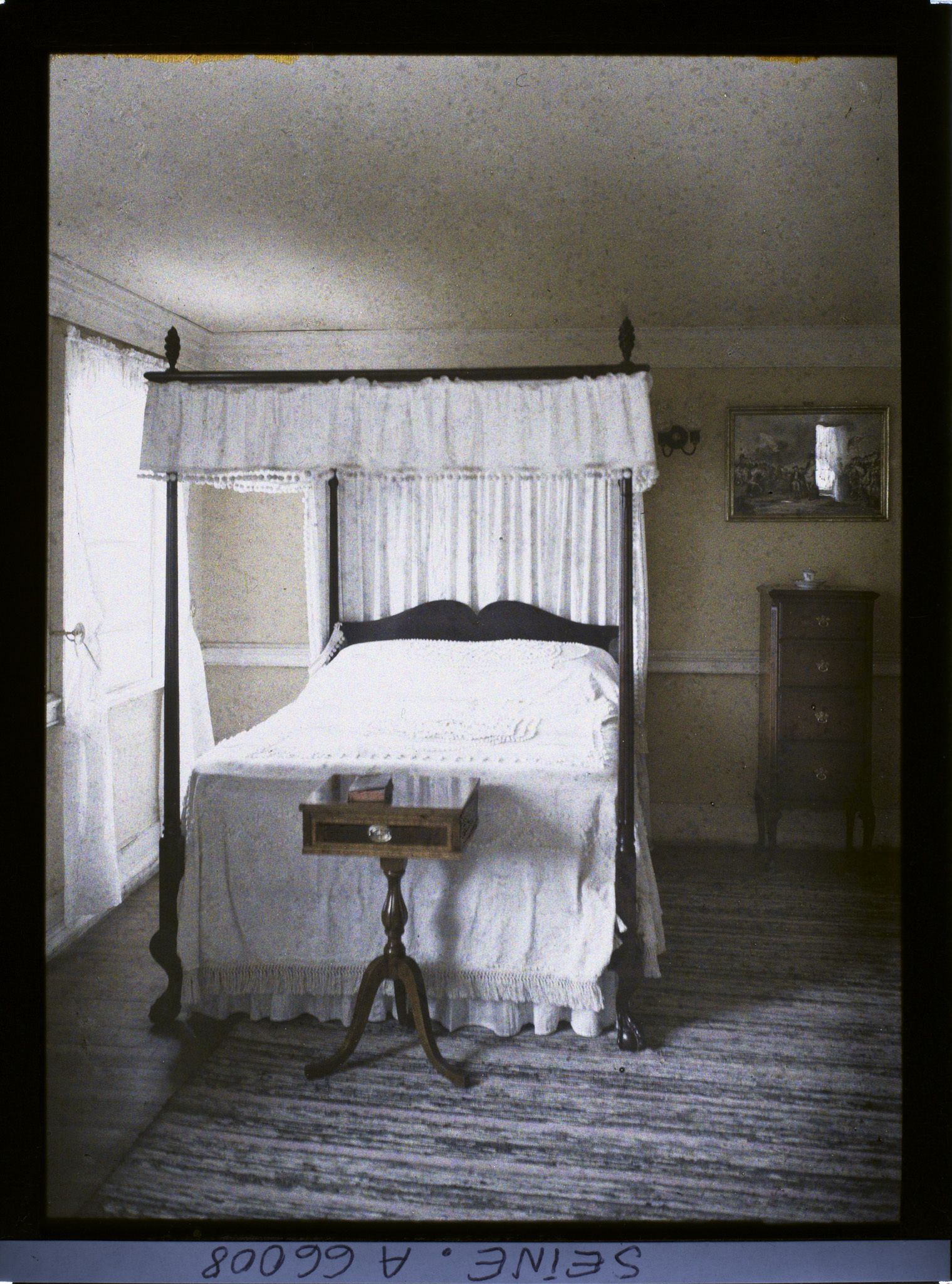 Image représentant L'Exposition Coloniale Internationale de 1931, une chambre de la maison de Georges Washington, section des États-Unis