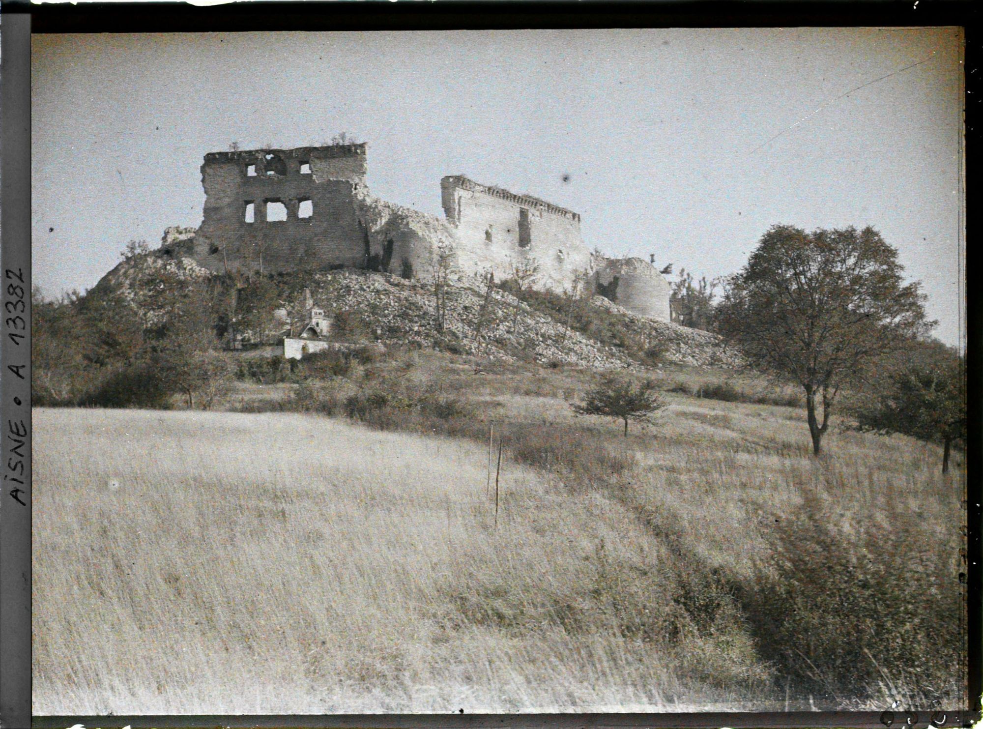 Image représentant France, Coucy le Chau, Ruines du Chau