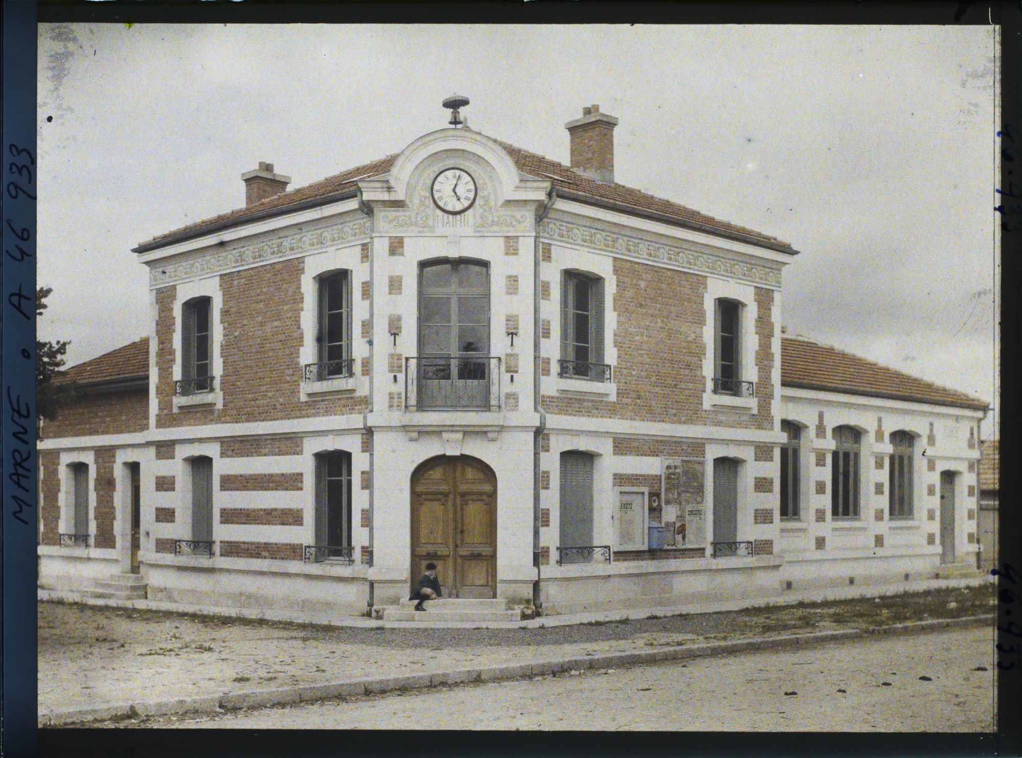 Image représentant France, Binarville Marne (210 h), La Mairie et les Ecoles