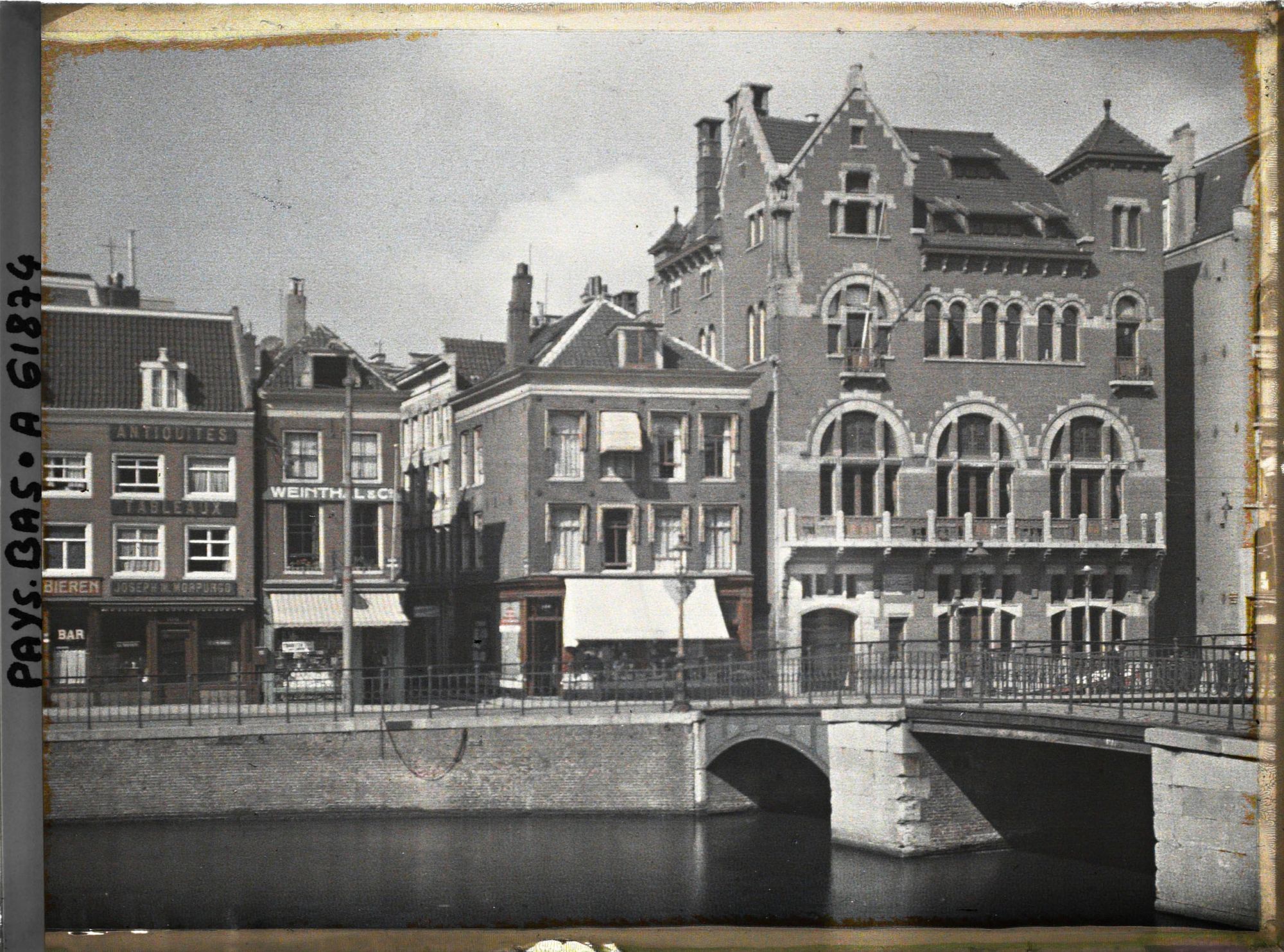 Image représentant vue d'un canal dans le quartier central