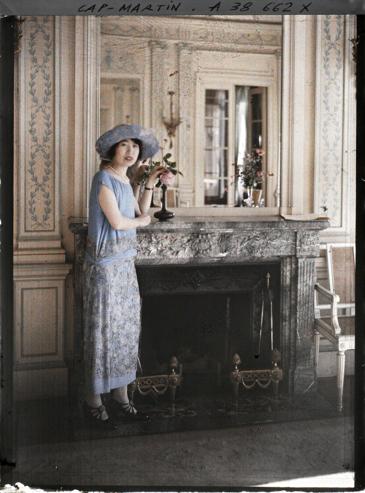 Image représentant La princesse Kitashirakawa, invitée par Albert Kahn dans un salon de sa villa