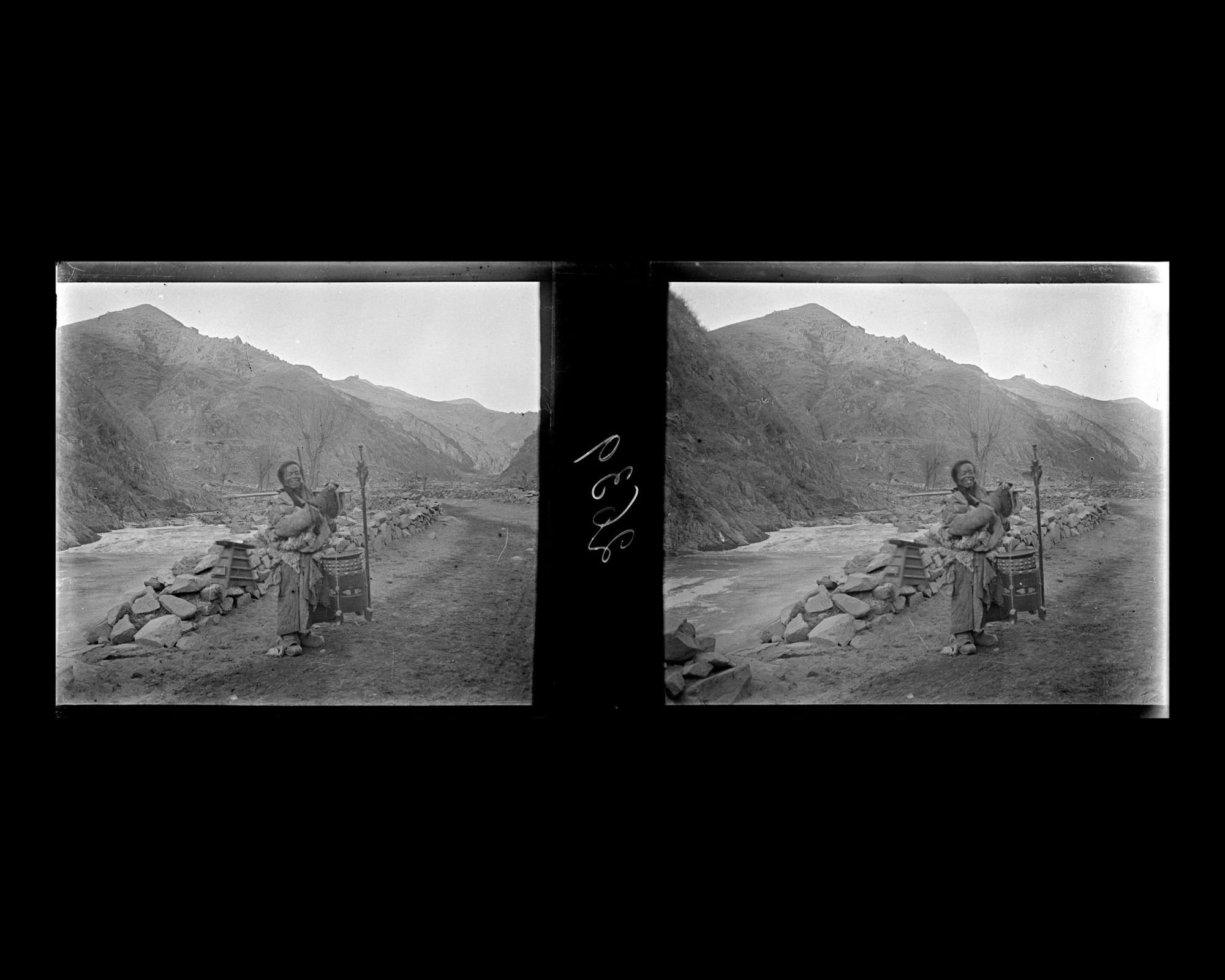 Image représentant Un coiffeur ambulant sur la route d'accès à la Grande Muraille