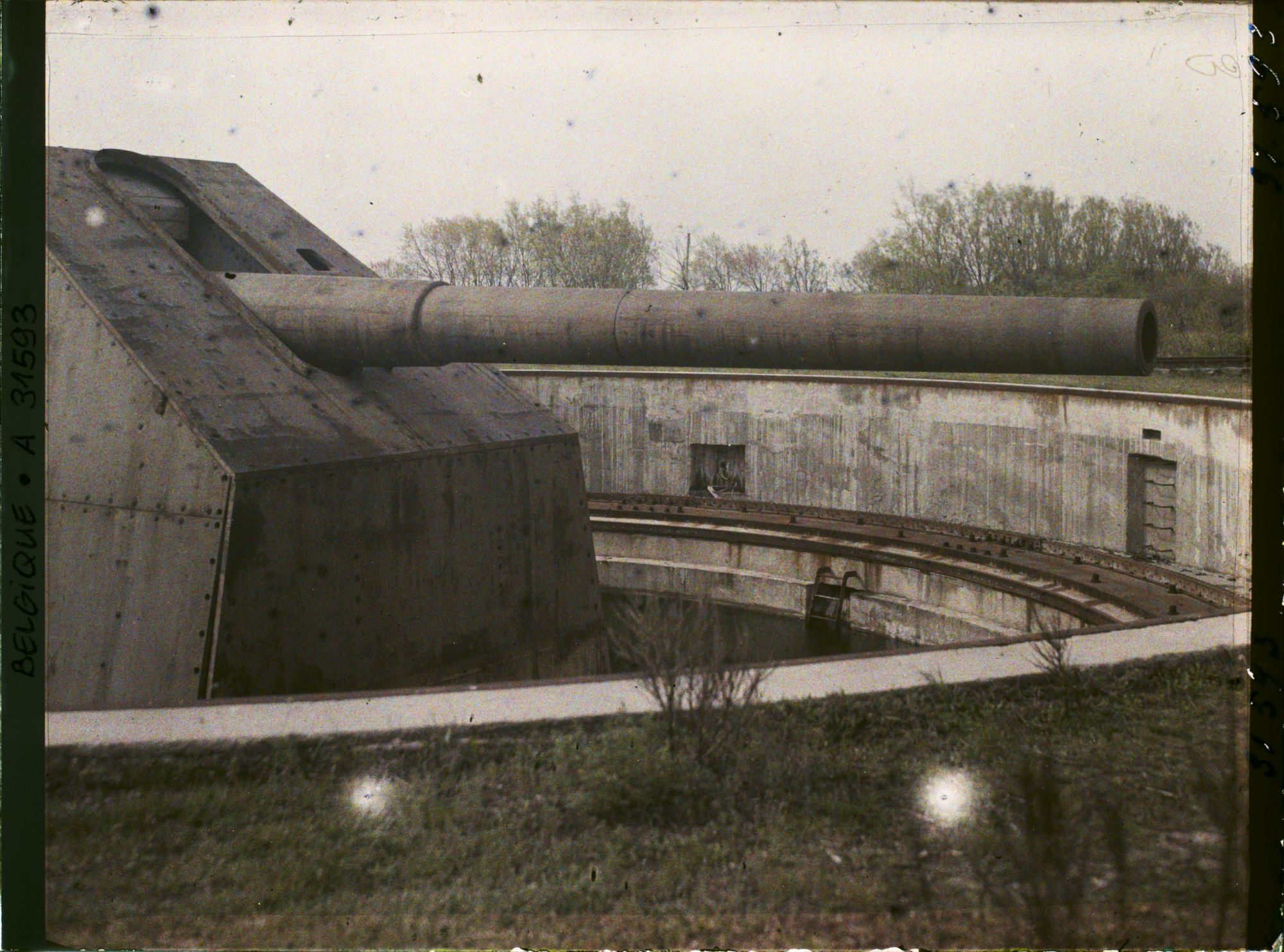 Image représentant Belgique, Ostende, Batterie Deutschland, Avant de la pièce blindée