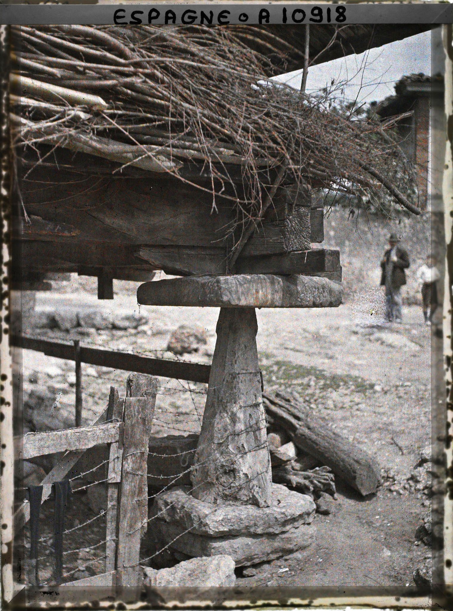 Image représentant Espagne, Oviedo, Un des 4 pieds de l'horreo