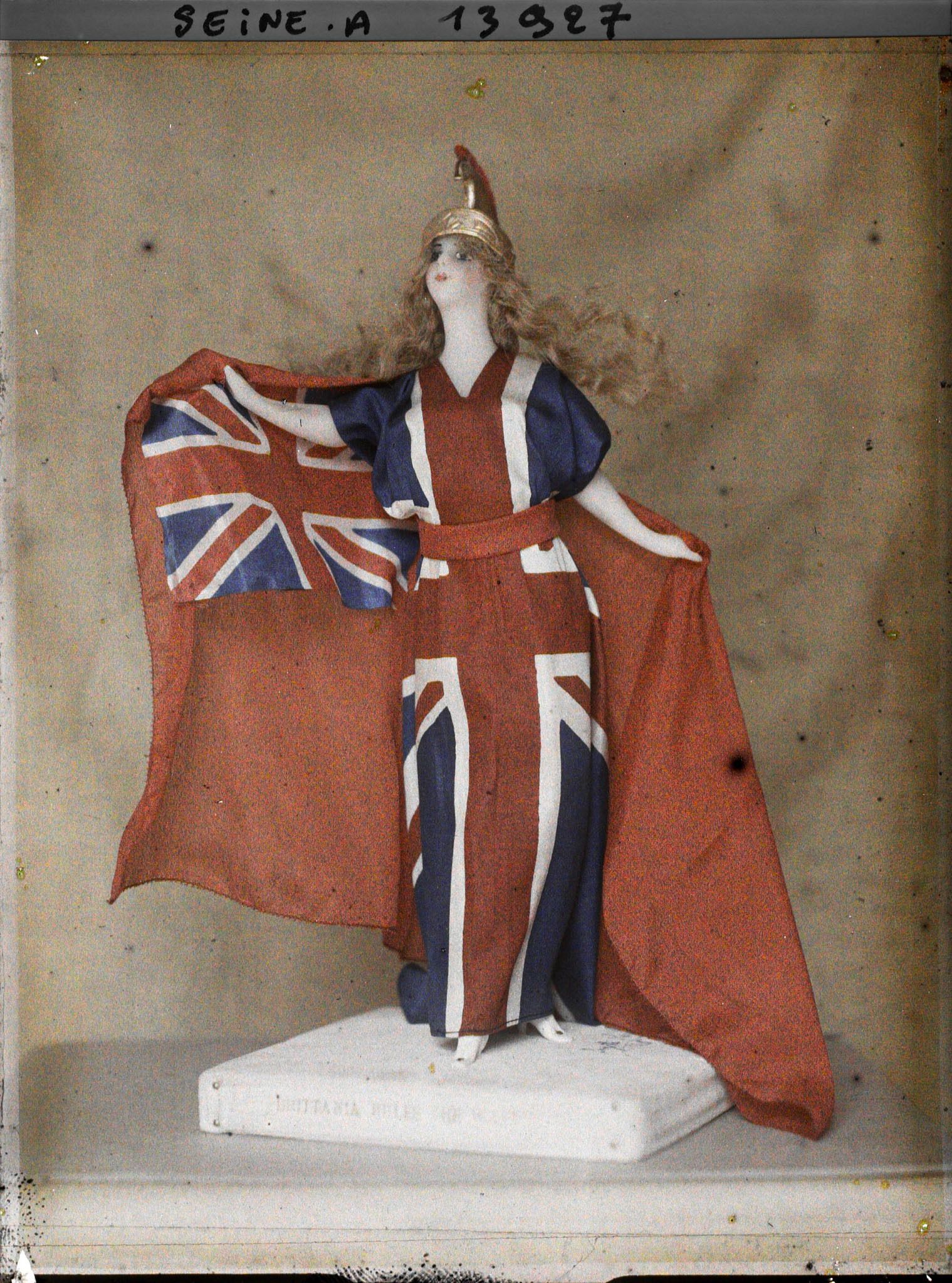 Image représentant Poupée patriotique Britannica