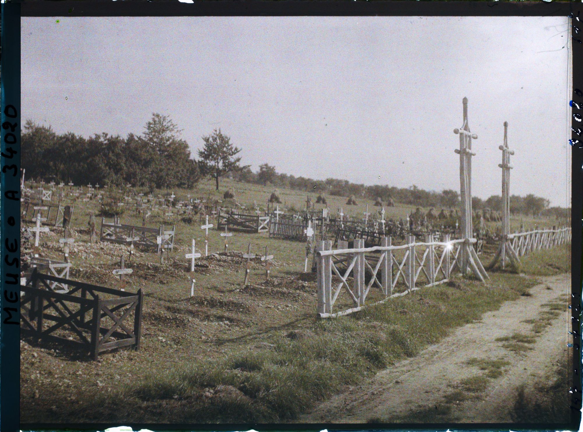 Image représentant France, Glorieux, L'entrée du Cimetière