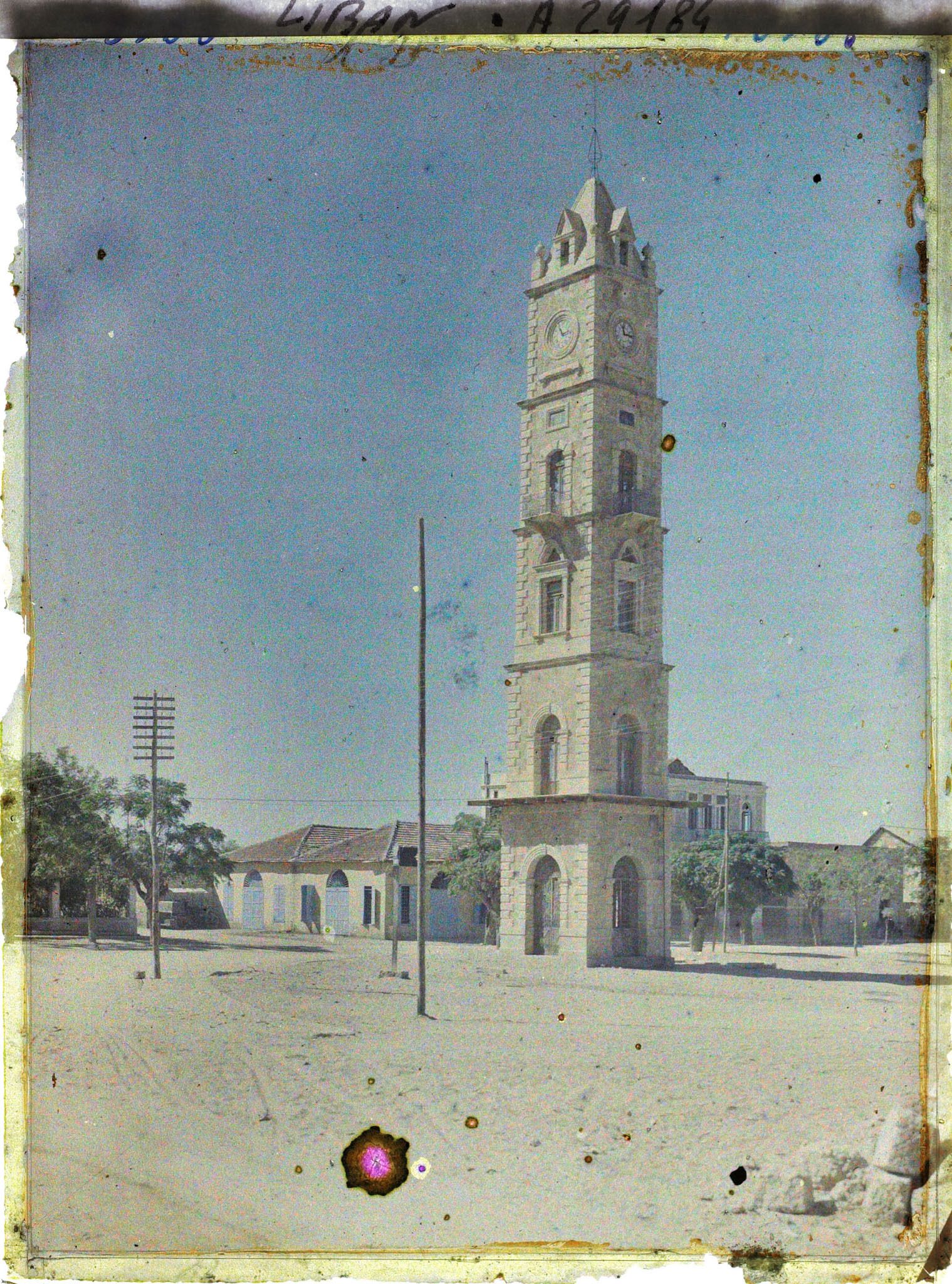 Image représentant La tour de l'Horloge du " Sérail ottoman " sur la place du Tell devenue la place Gamal Abd el Nasses