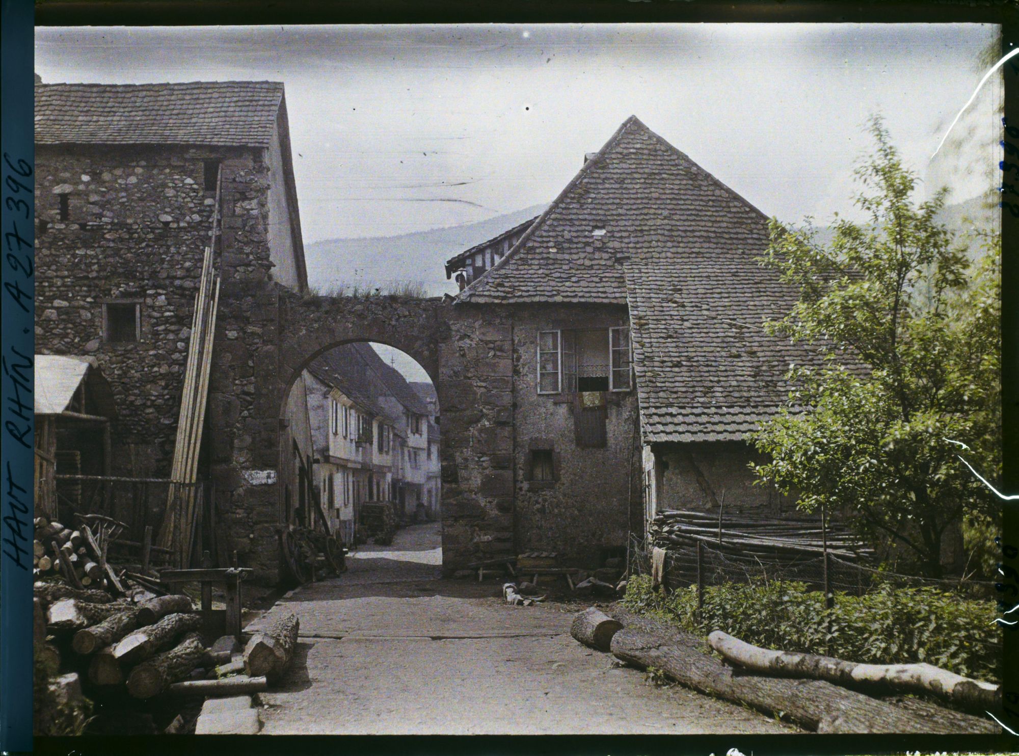 Image représentant France, Kaysersberg, La Vieille porte des Vierges et la rue des Forgerons