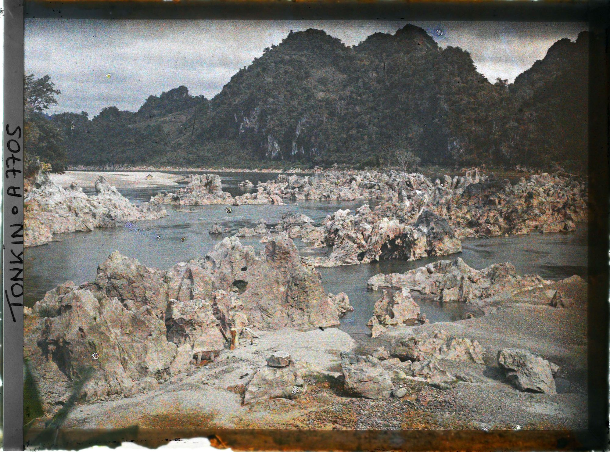 Image représentant Le barrage de rochers de la rivière Noire