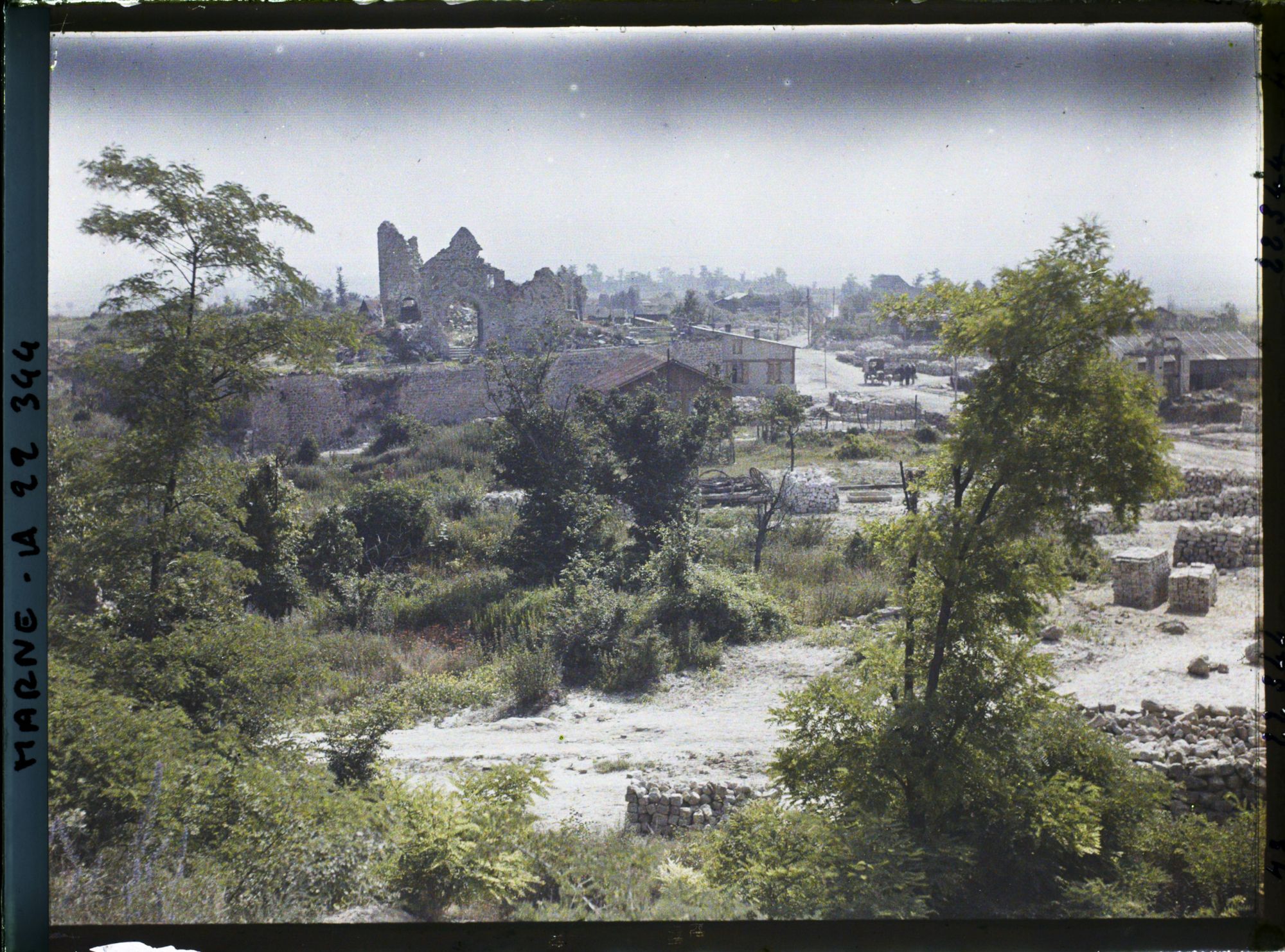 Image représentant France, Village de Brimont, Vue d'ensemble vers l'Eglise